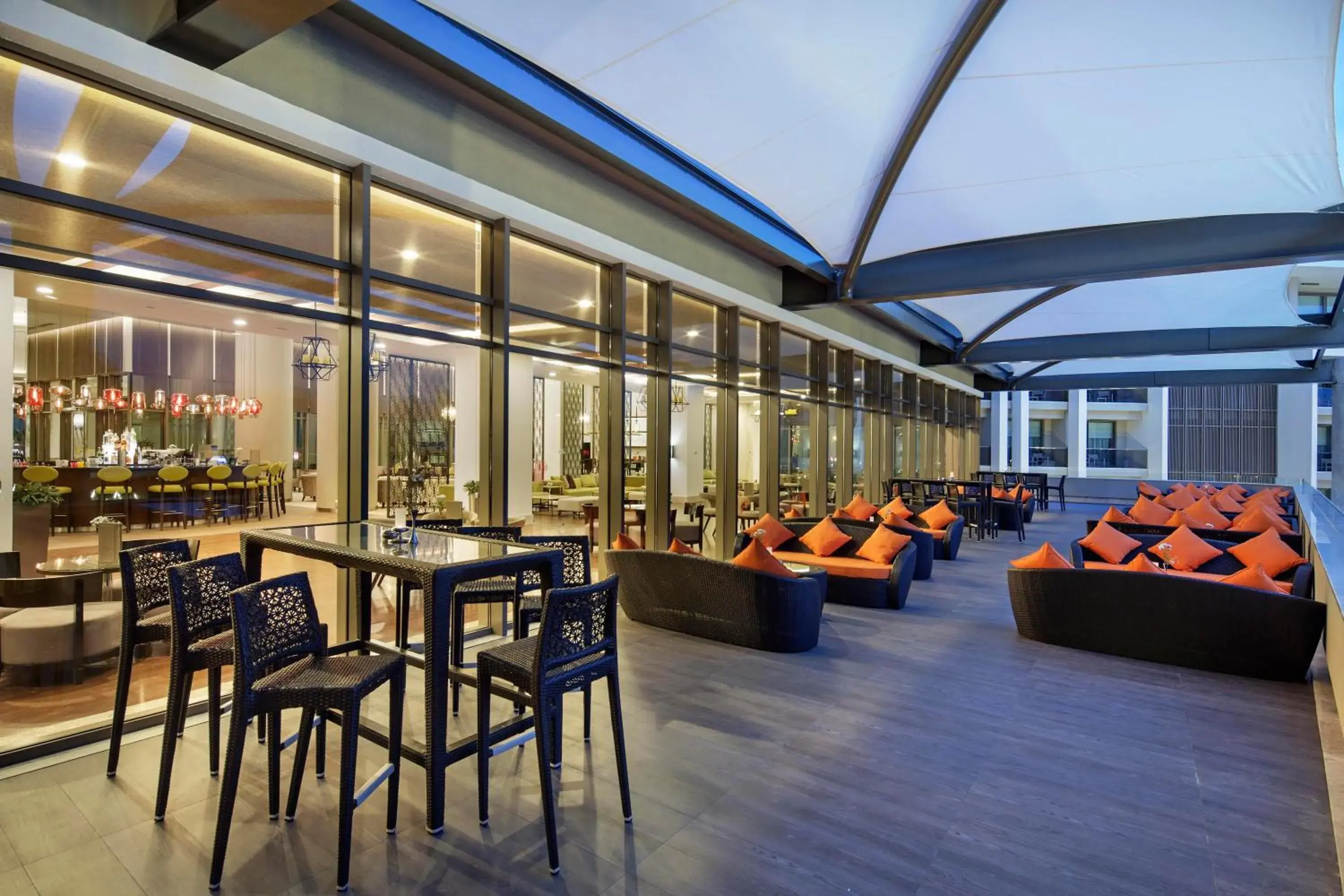 Lounge or bar, Restaurant/Places to Eat in The Sense Deluxe Hotel