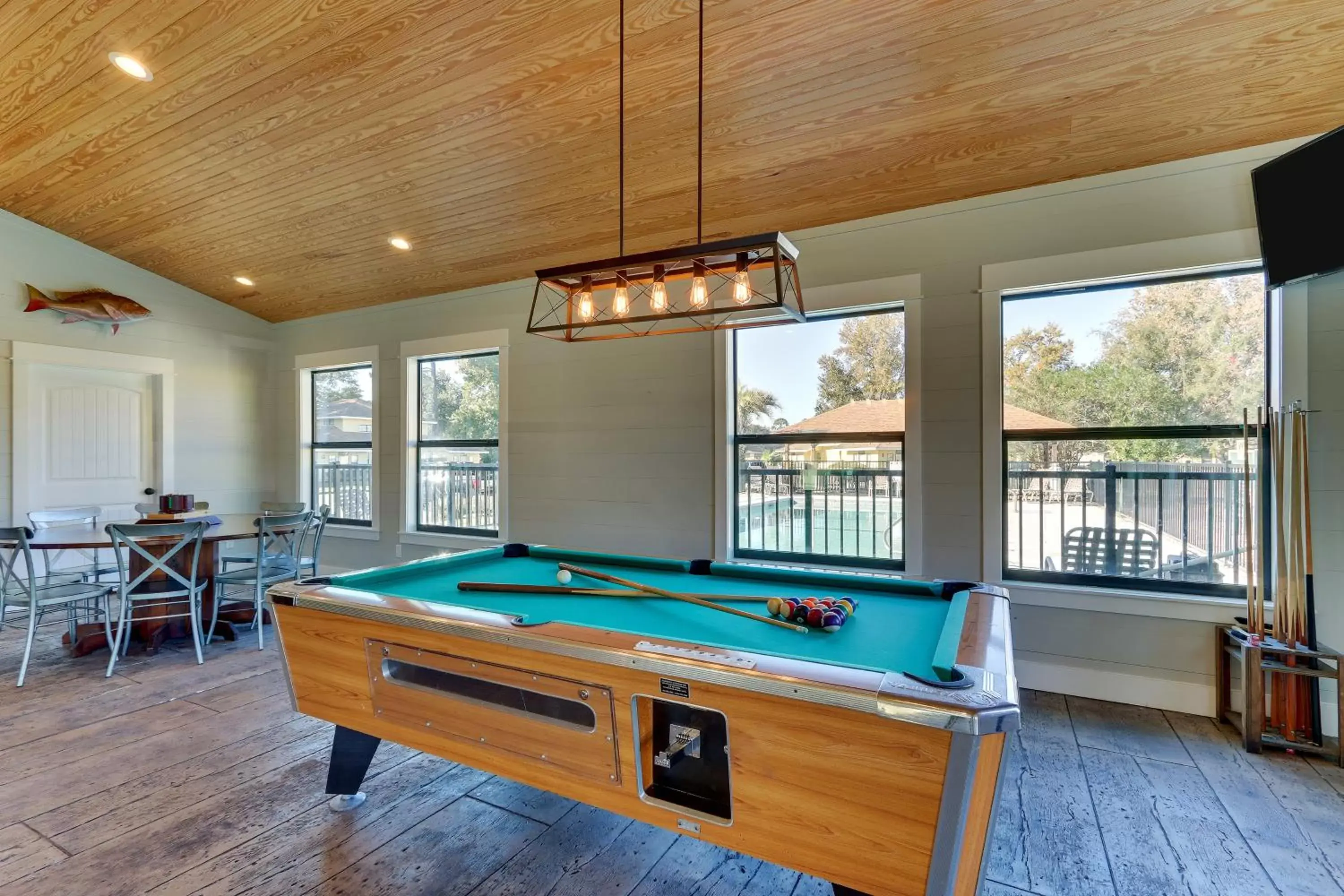 Billiards in Mariners Suites - Kingsland