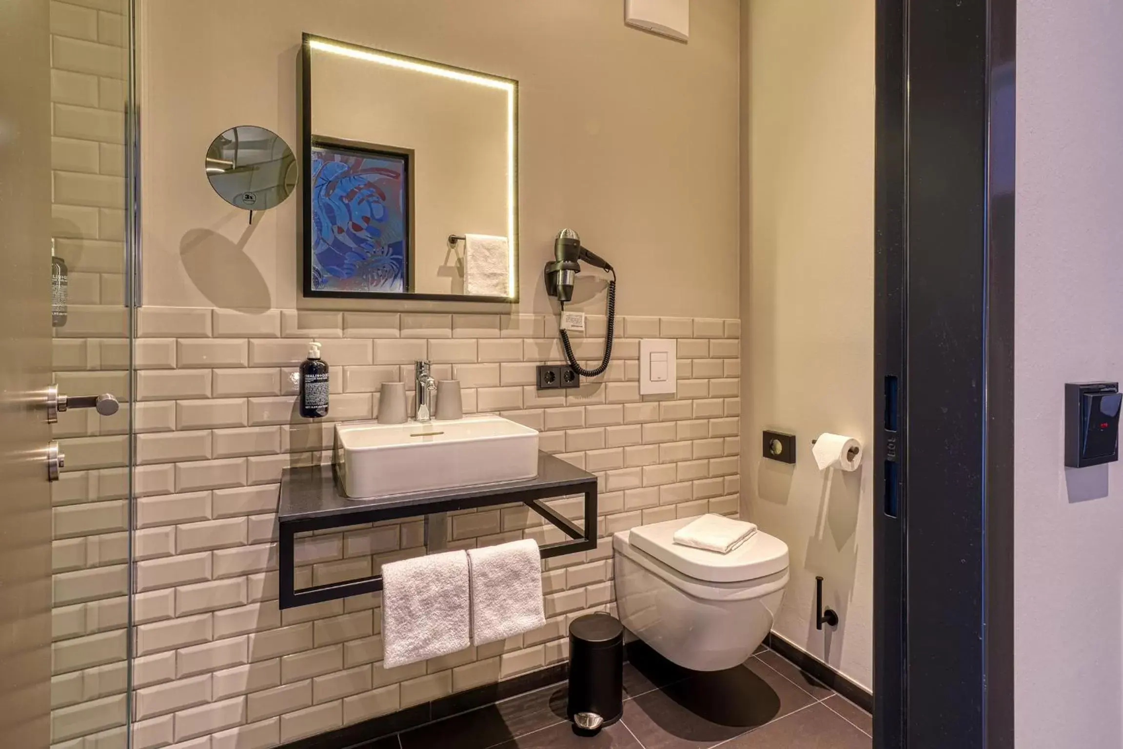 Superior King Room in NYCE Hotel Bonn Superior King Room in NYCE Hotel Bonn