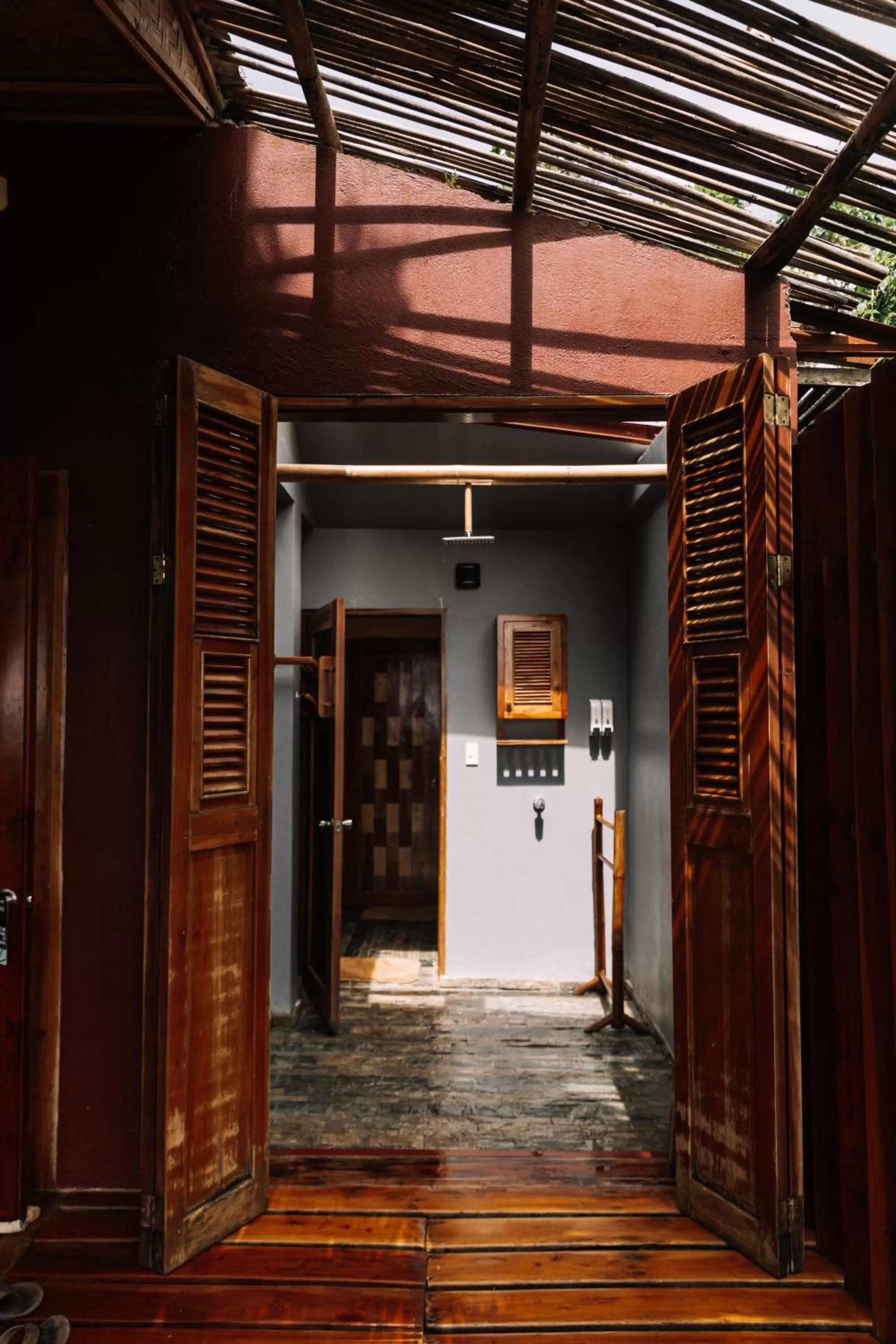 Shower in Nakabalo Guesthouse & Restaurant