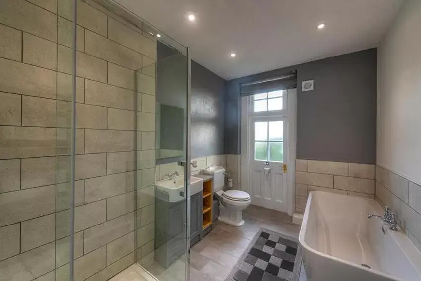 Shower, Bathroom in Saltcote Place