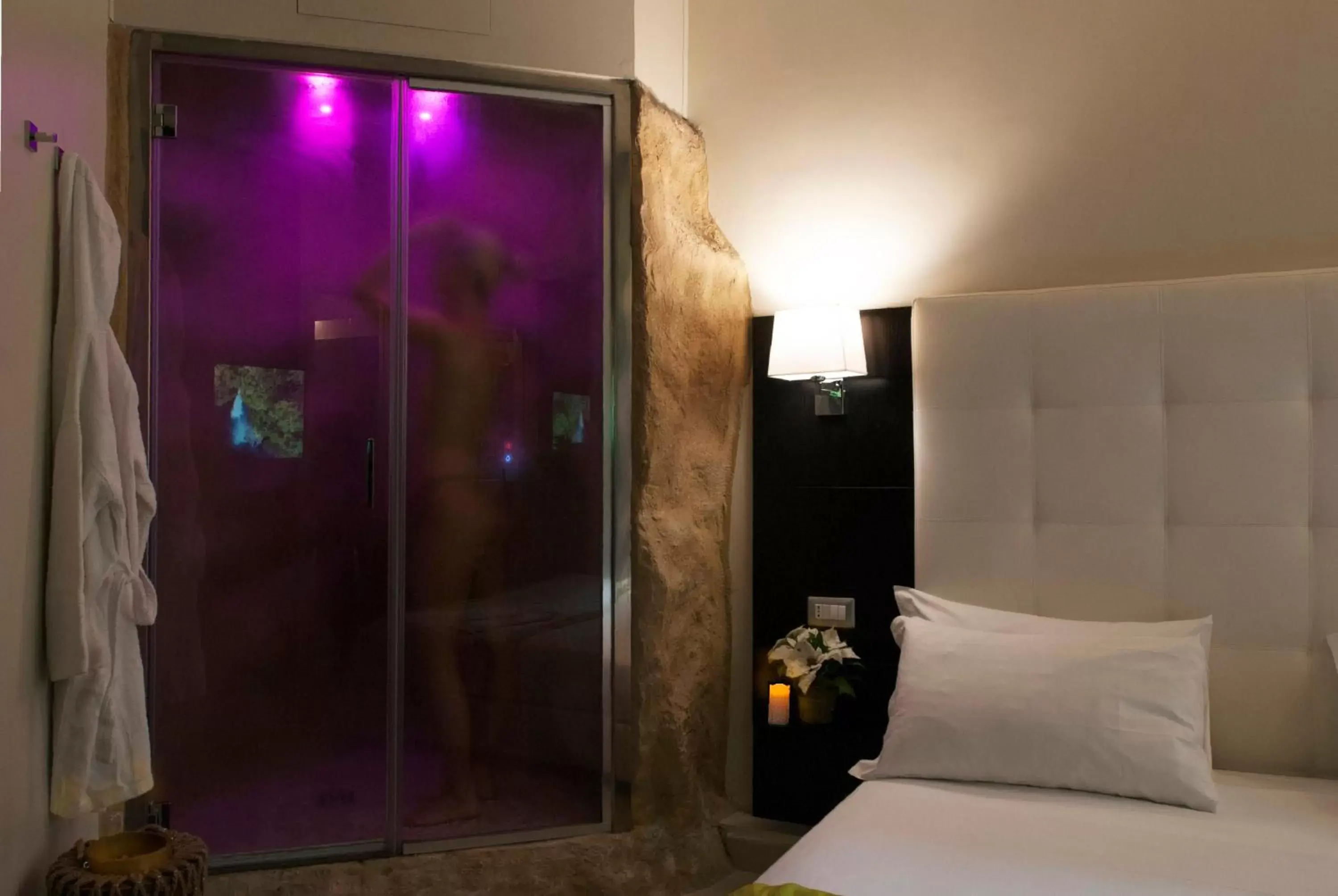 Shower, Bed in Roman Holidays Boutique Hotel