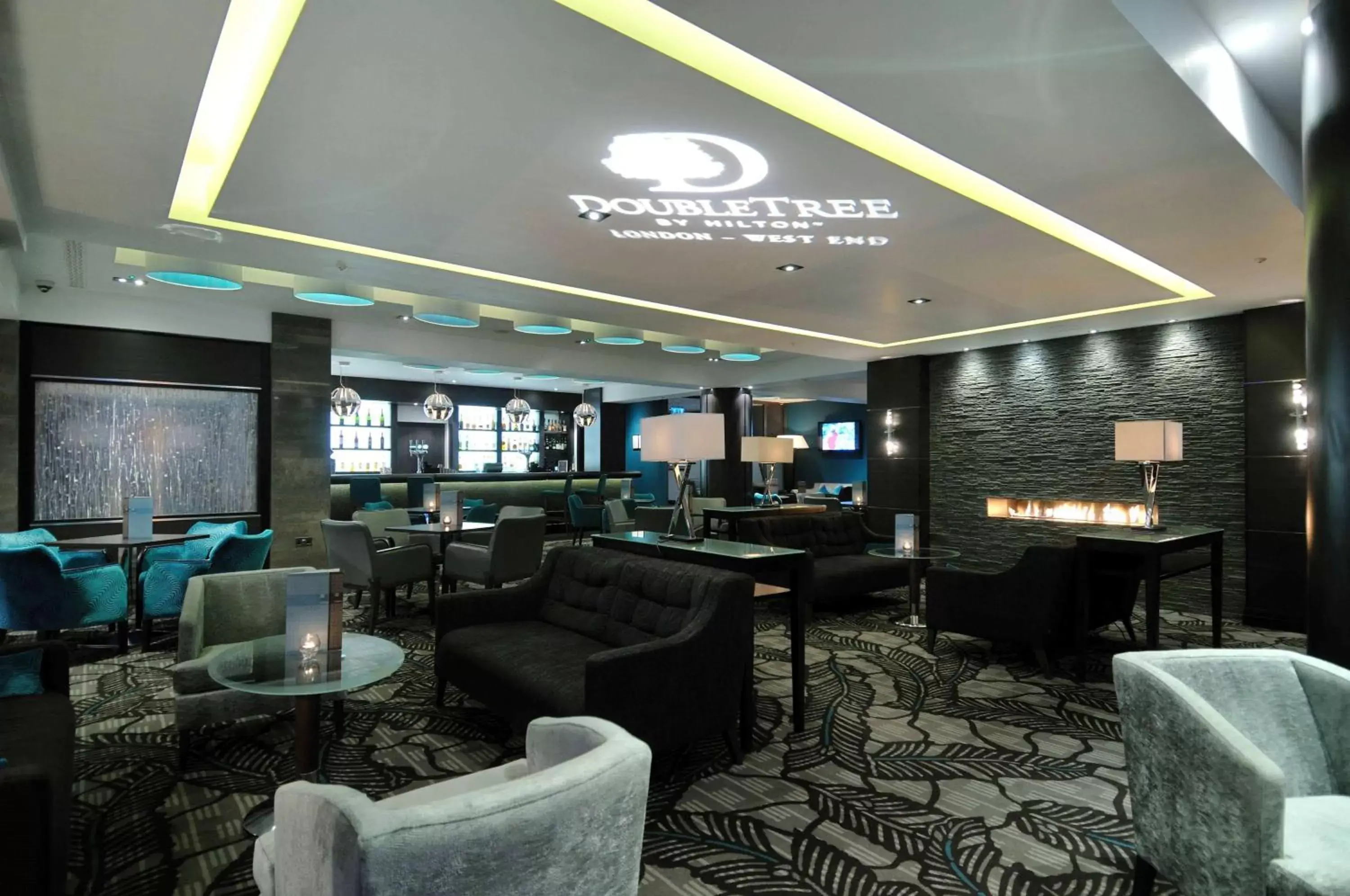 Lounge or bar, Lounge/Bar in DoubleTree By Hilton London - West End