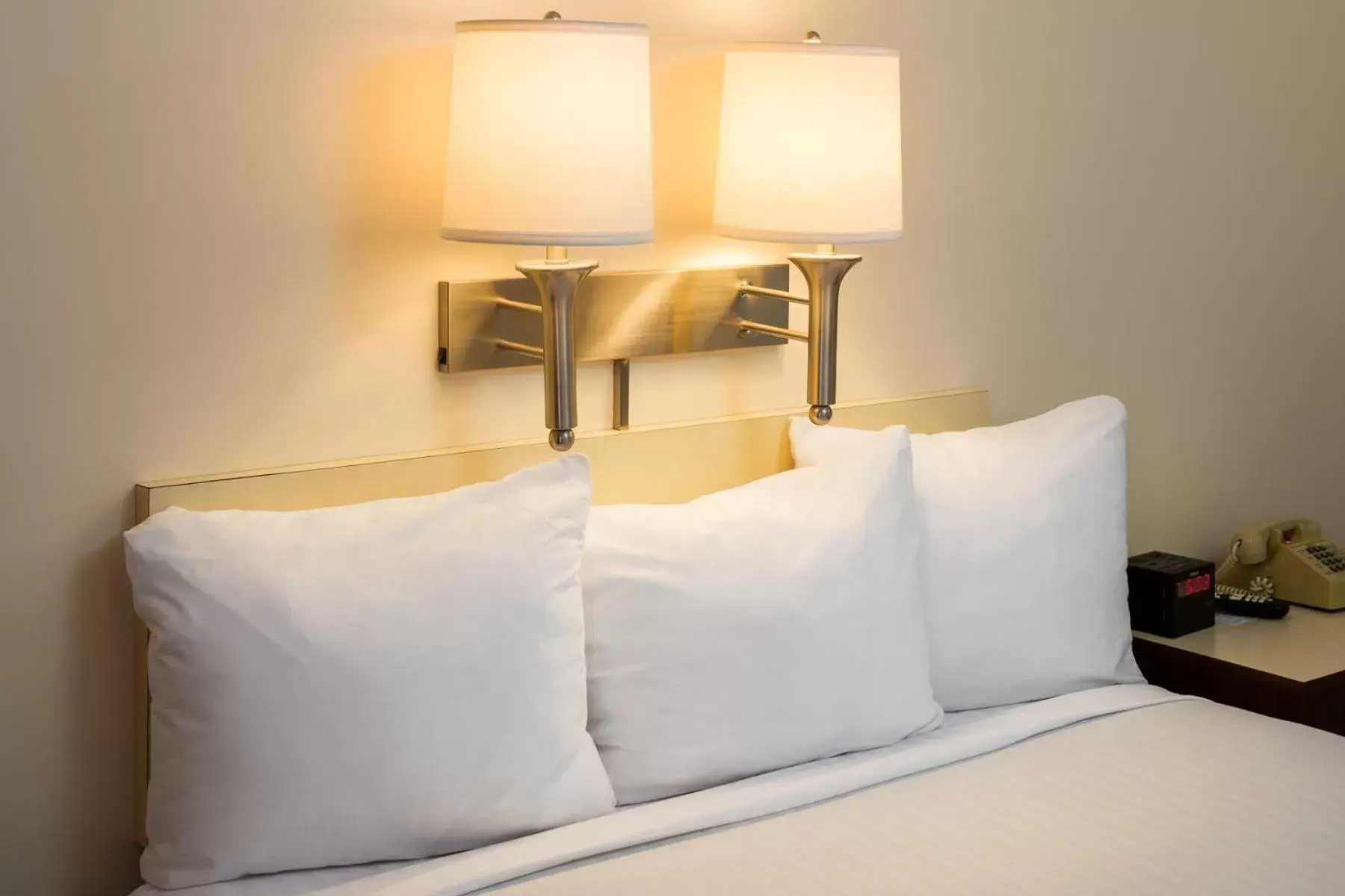 Bed in Finlen Hotel and Motor Inn