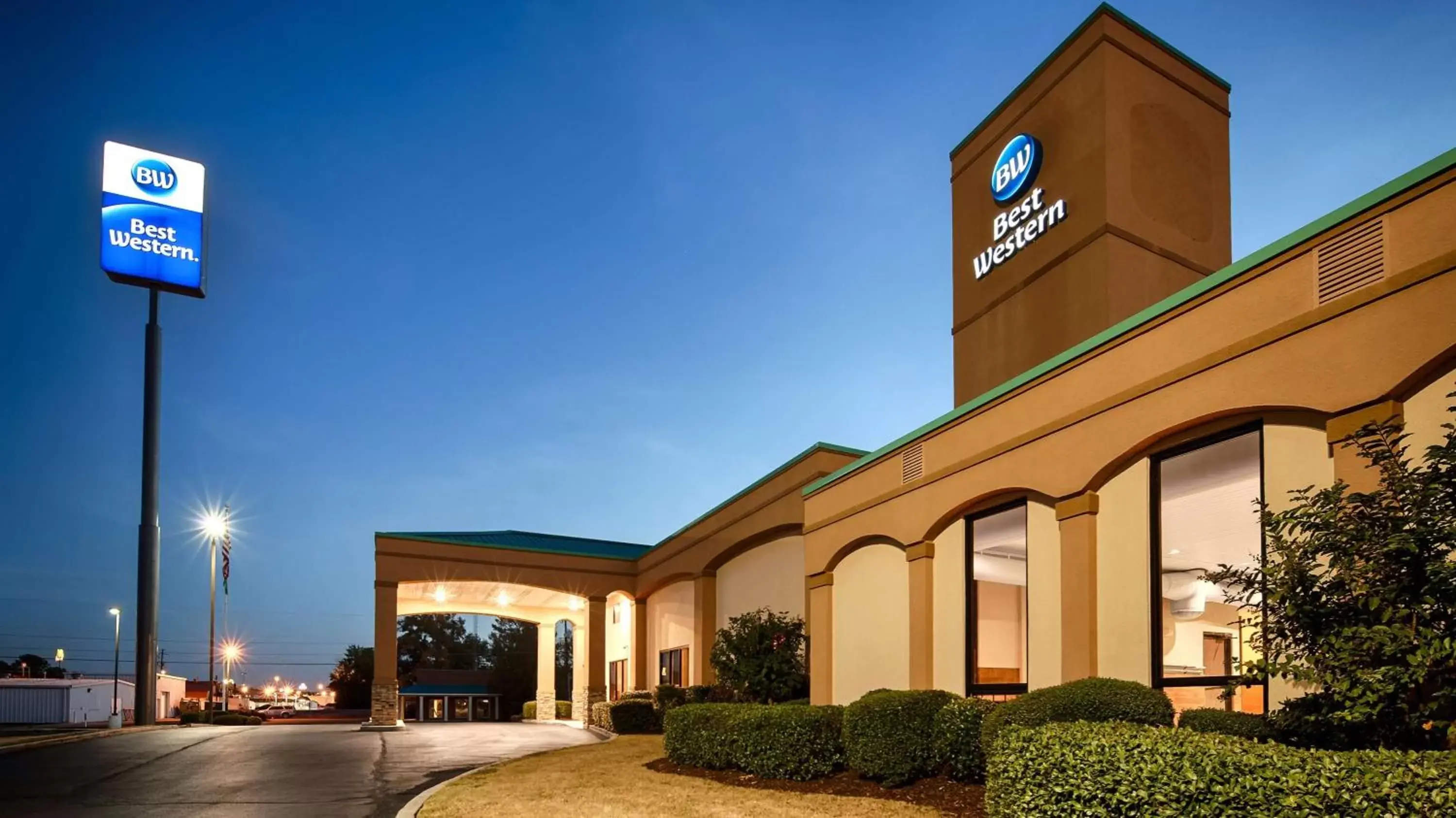 Property Building in Best Western Executive Suites