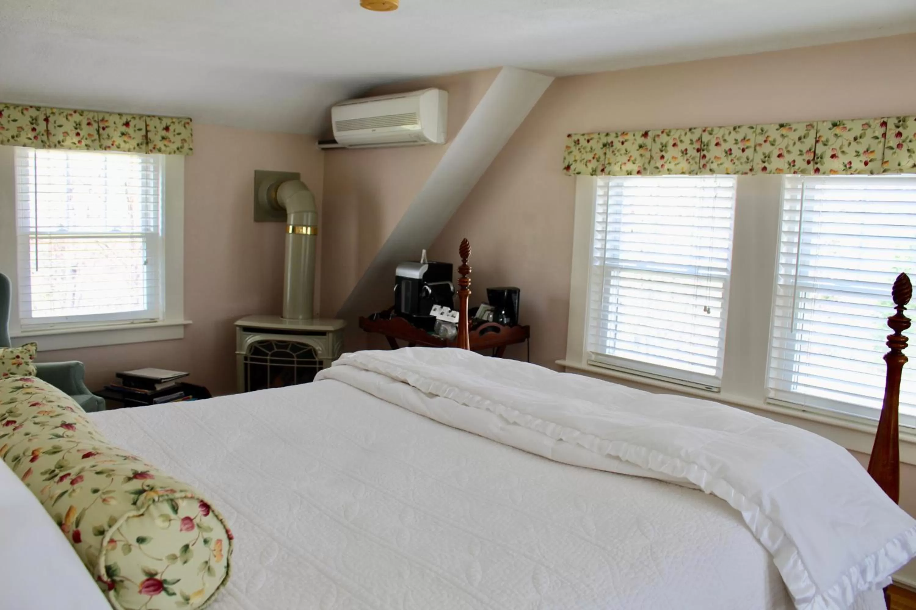 Bed in Sugar Hill Inn