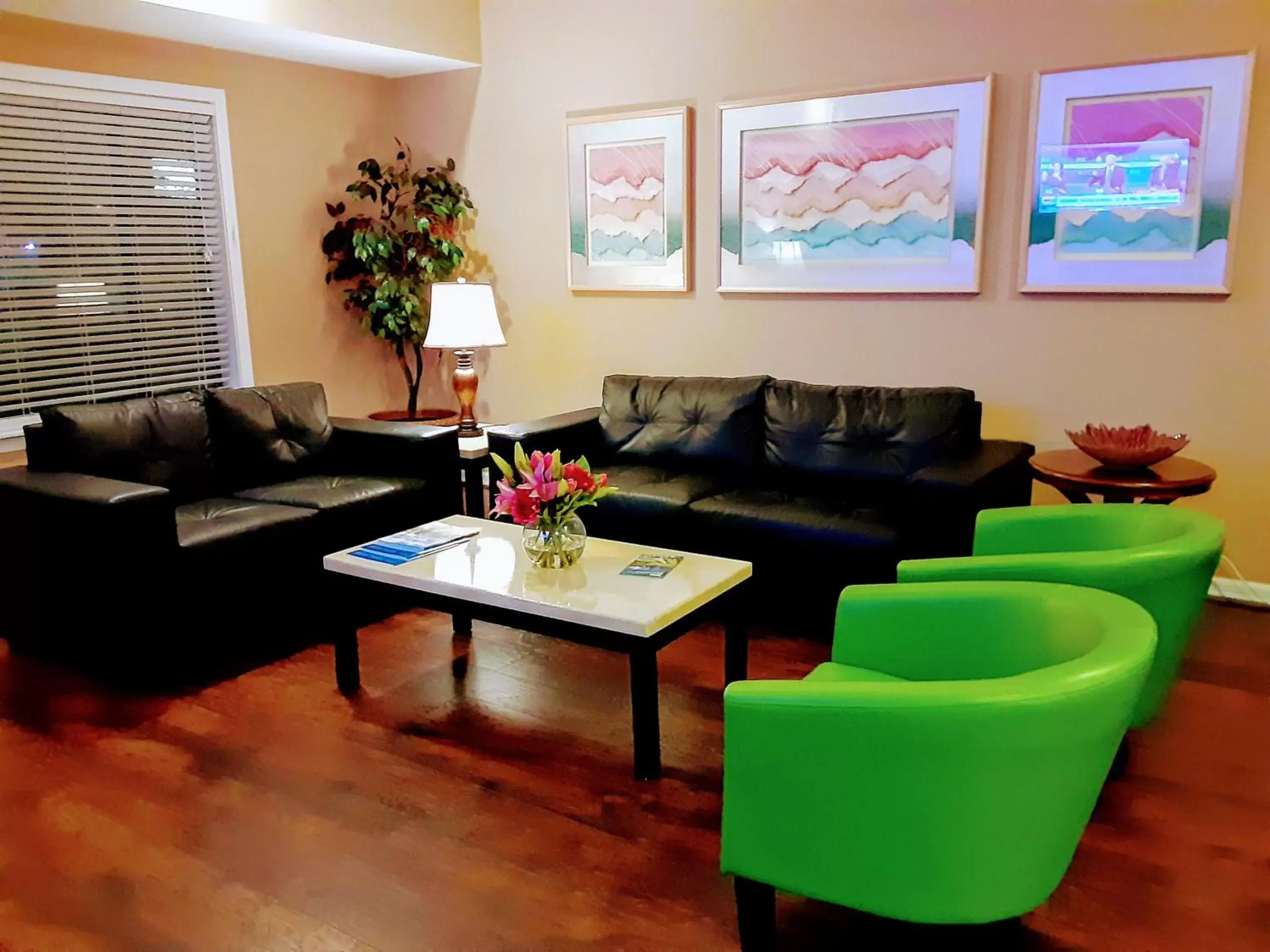 Lobby or reception, Seating Area in GuestHouse Inn Enumclaw