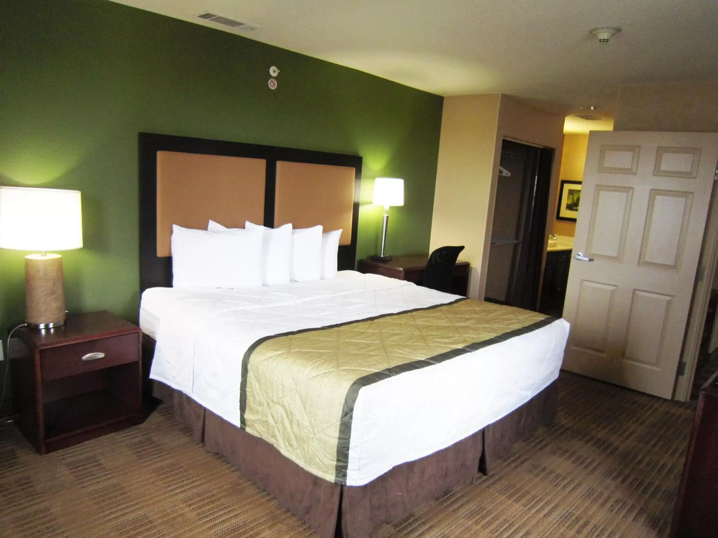 Bed in Extended Stay America Suites - Austin - Northwest - Research Park