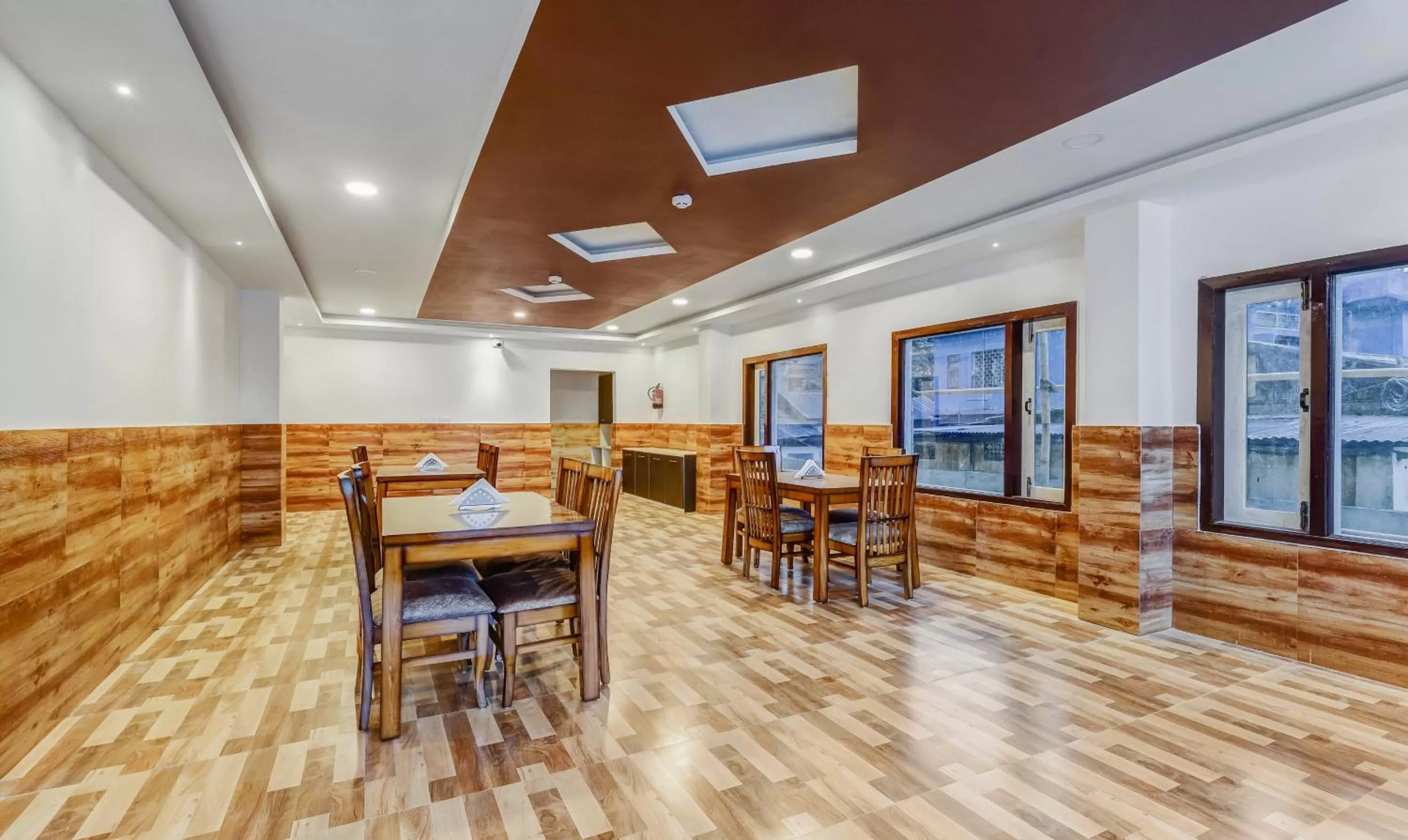 Restaurant/places to eat in Treebo Hotel Mobi VIP Airport