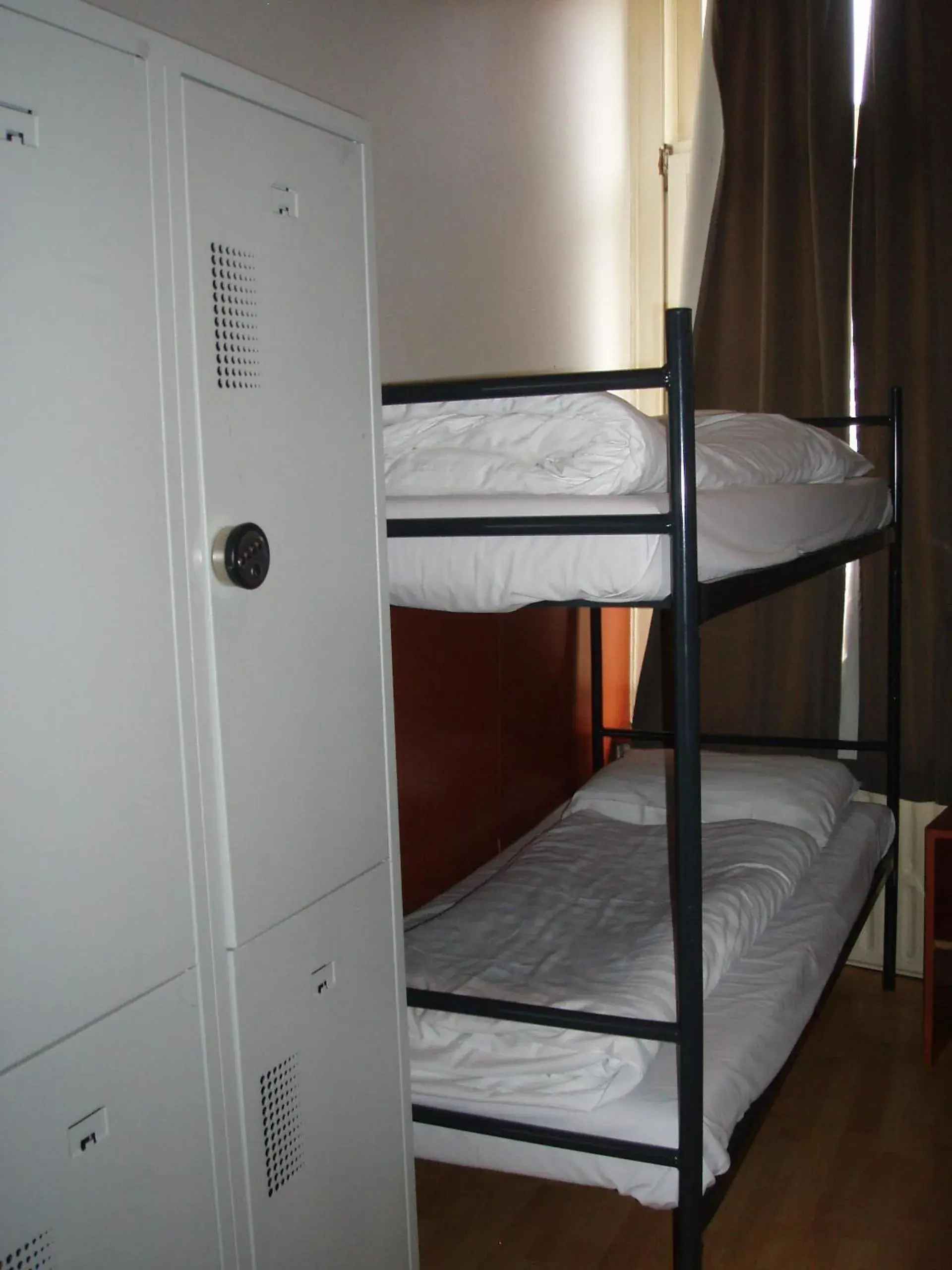 Bed, Bunk Bed in Hotel Continental Amsterdam