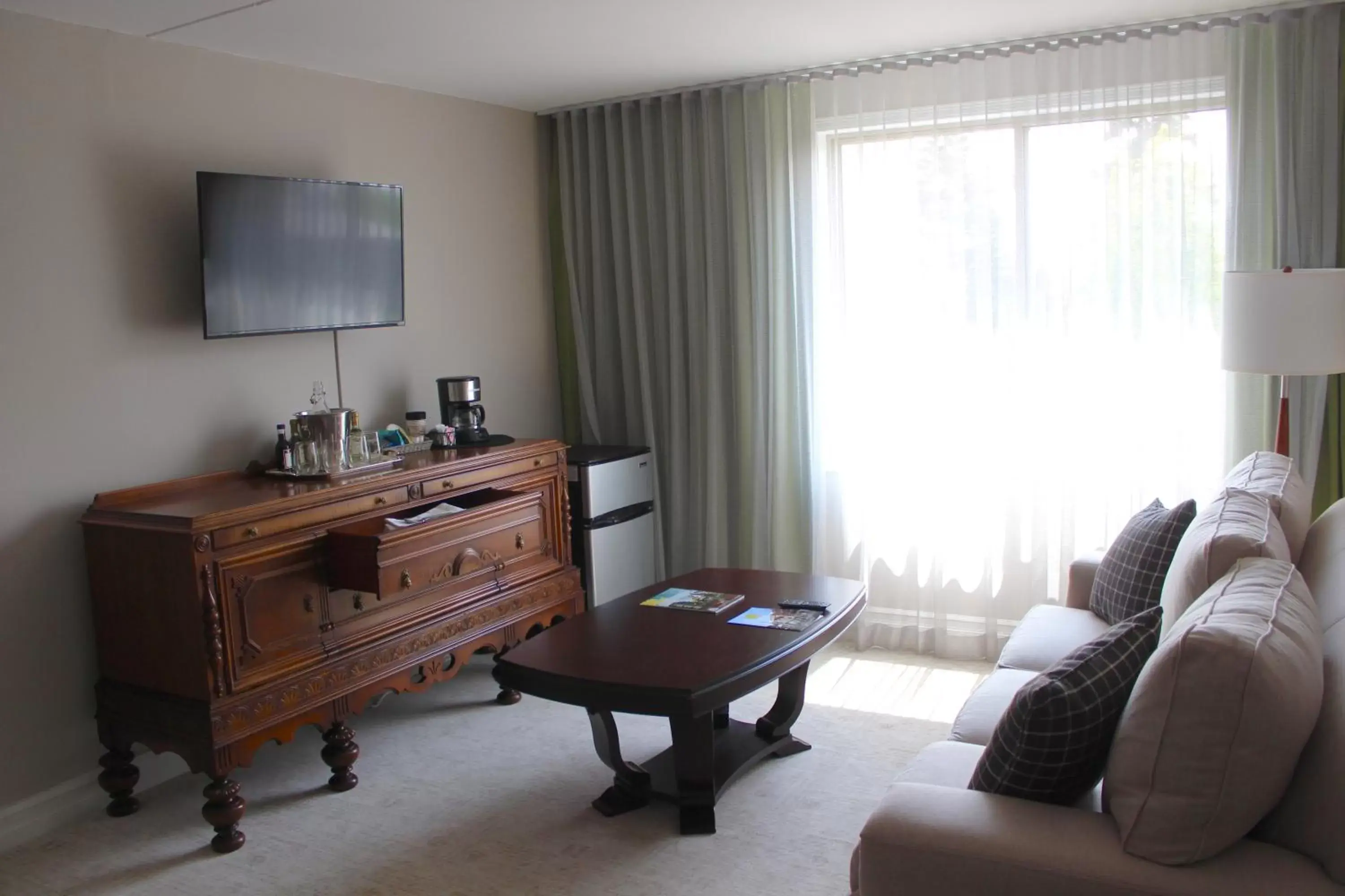 Two-Bedroom Suite in Erik's Retreat