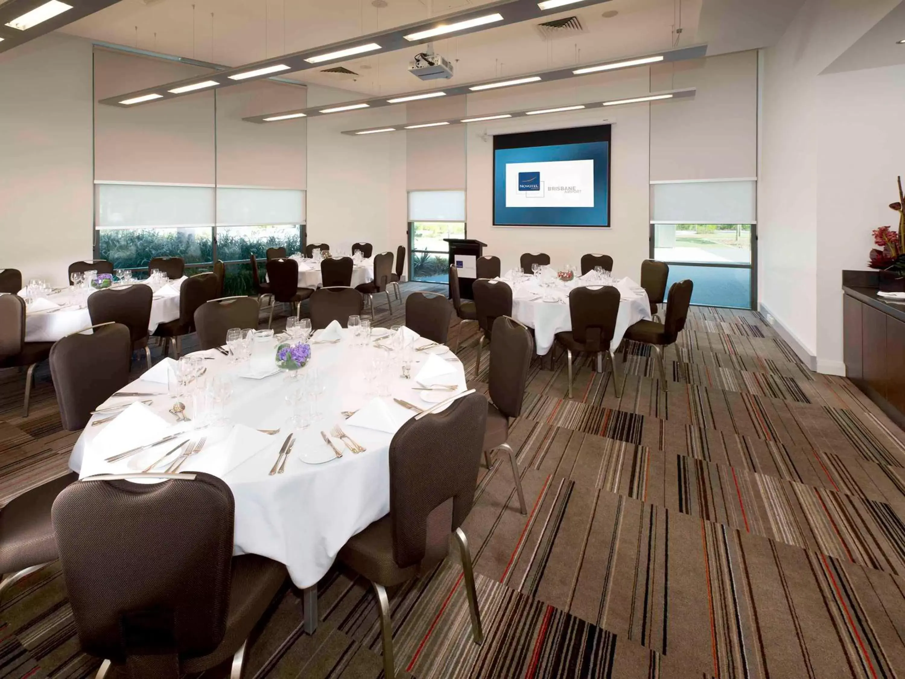 Meeting/conference room, Restaurant/Places to Eat in Novotel Brisbane Airport