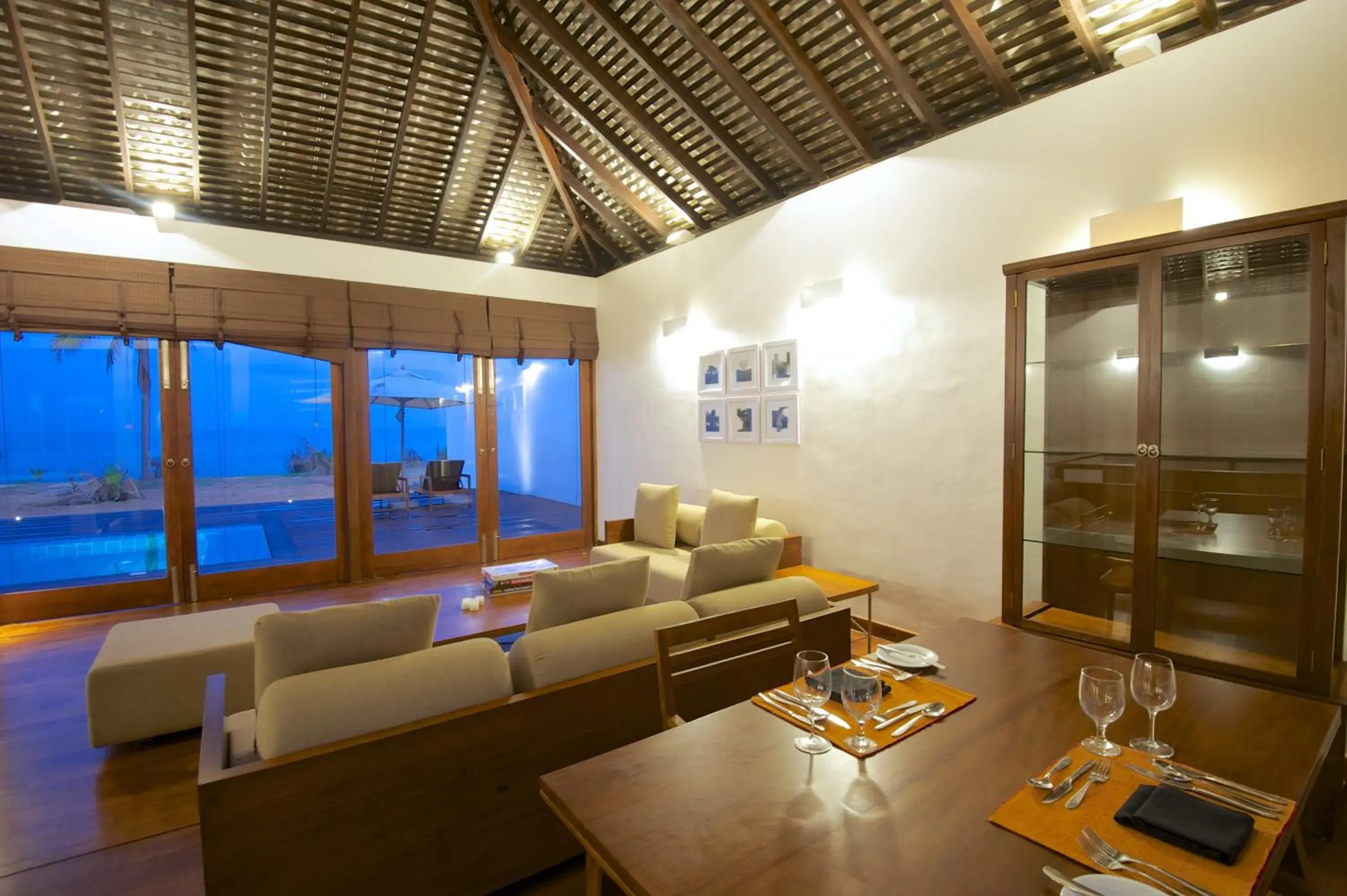 Communal lounge/ TV room, Seating Area in Jetwing Thalahena Villas