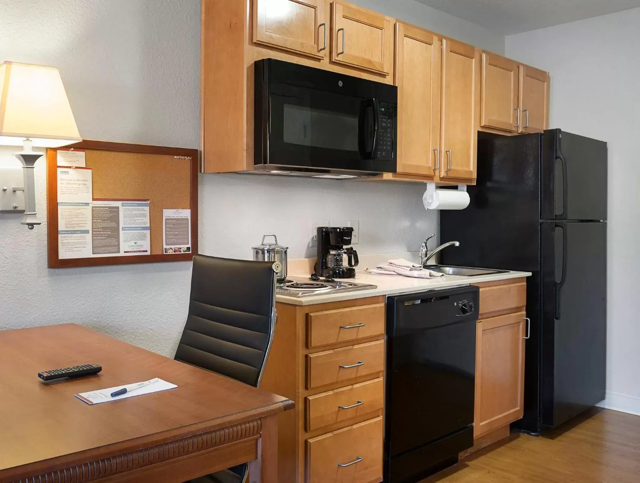 Bedroom, Kitchen/Kitchenette in Candlewood Suites Savannah Airport, an IHG Hotel