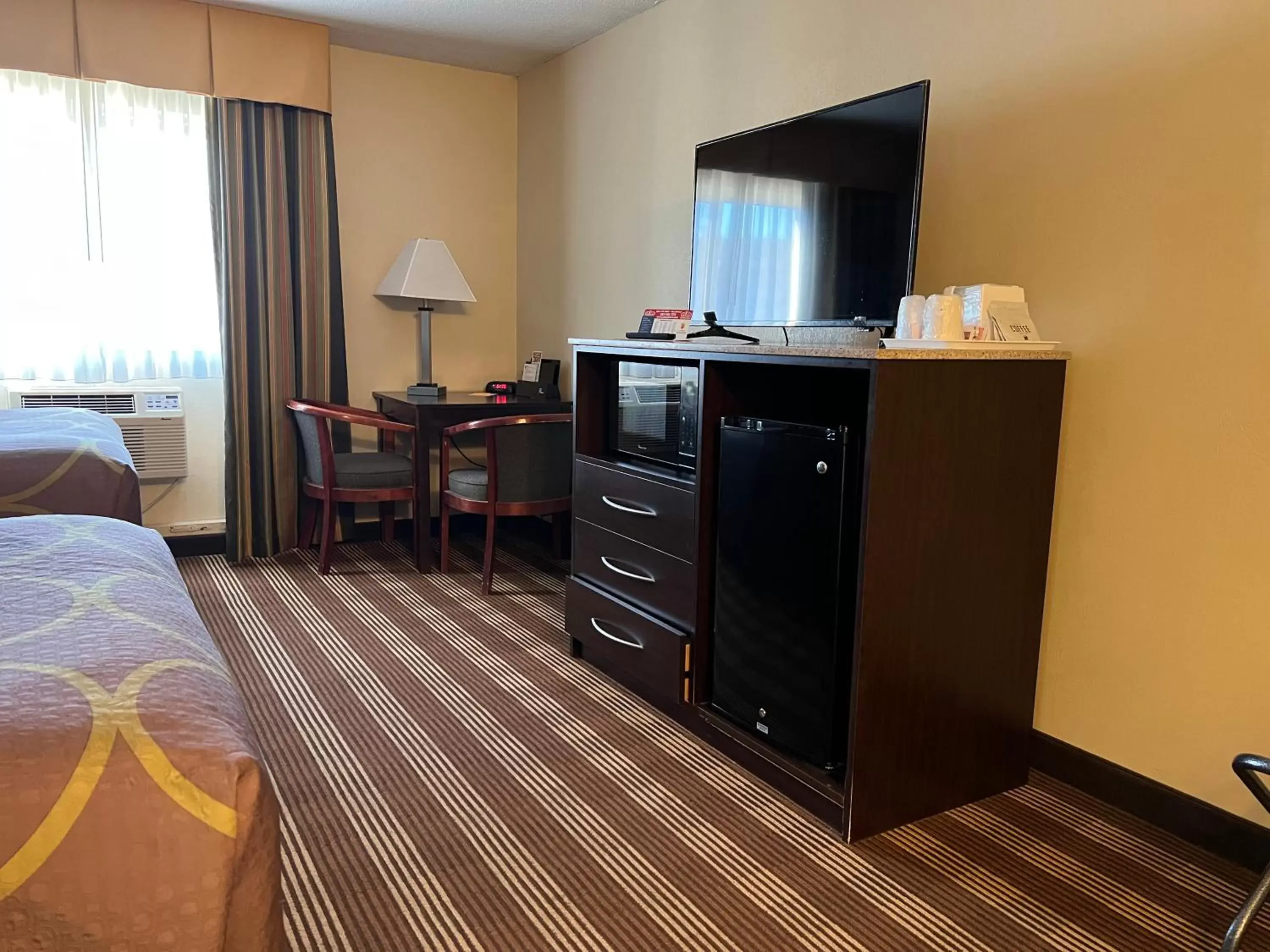 TV and multimedia, TV/Entertainment Center in Super 8 by Wyndham Bangor