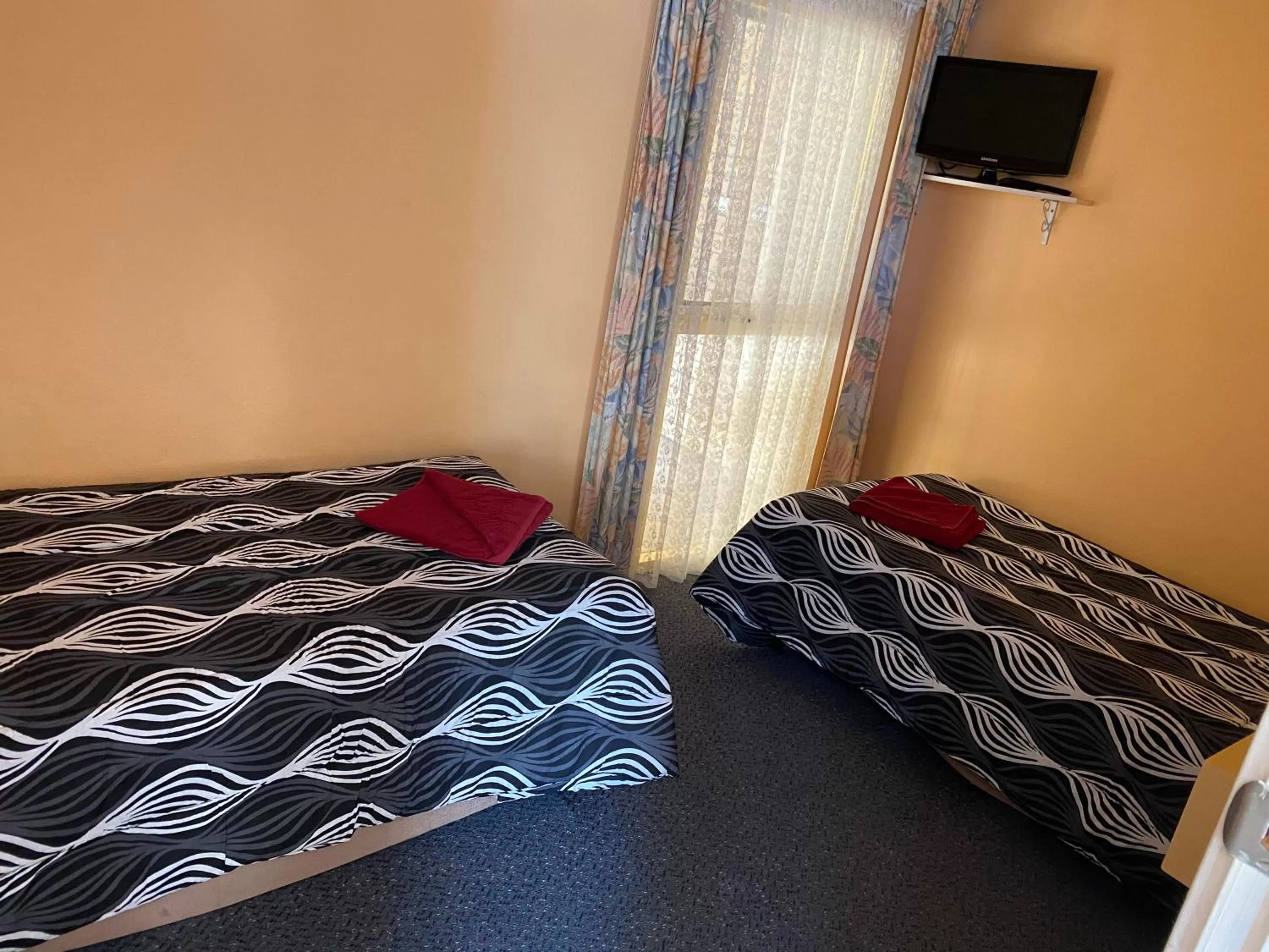 Bed in Motel Mount Gambier