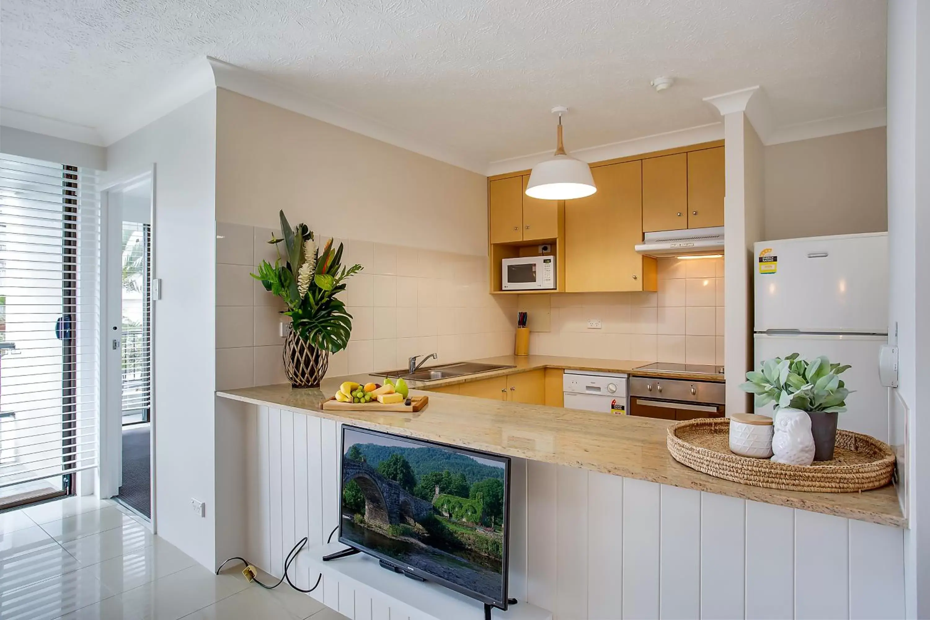 TV and multimedia, Kitchen/Kitchenette in Broadbeach Pacific Resort