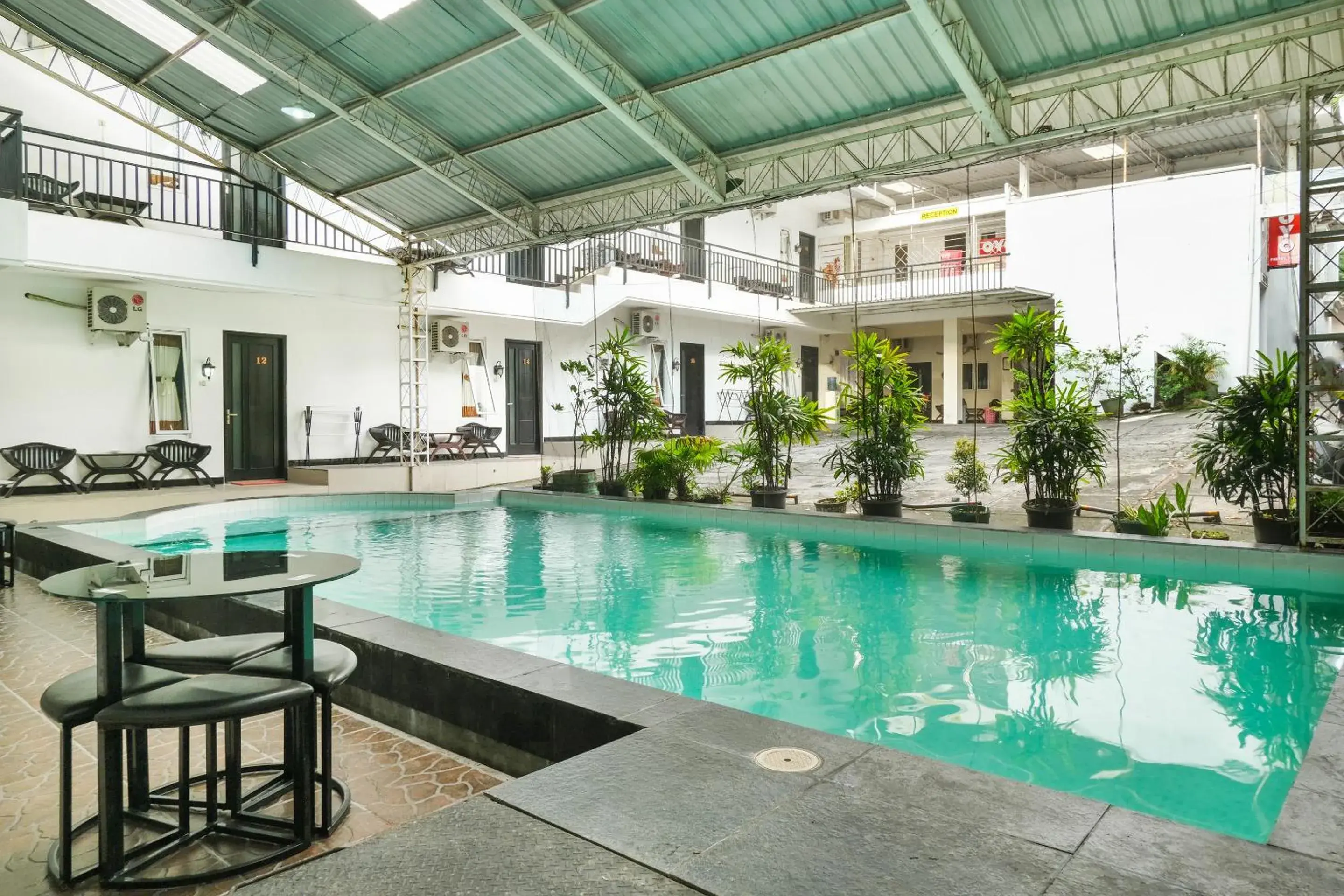 Swimming Pool in OYO 409 Pondok Helomi