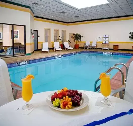 Activities, Swimming Pool in Radisson Hotel North Fort Worth Fossil Creek