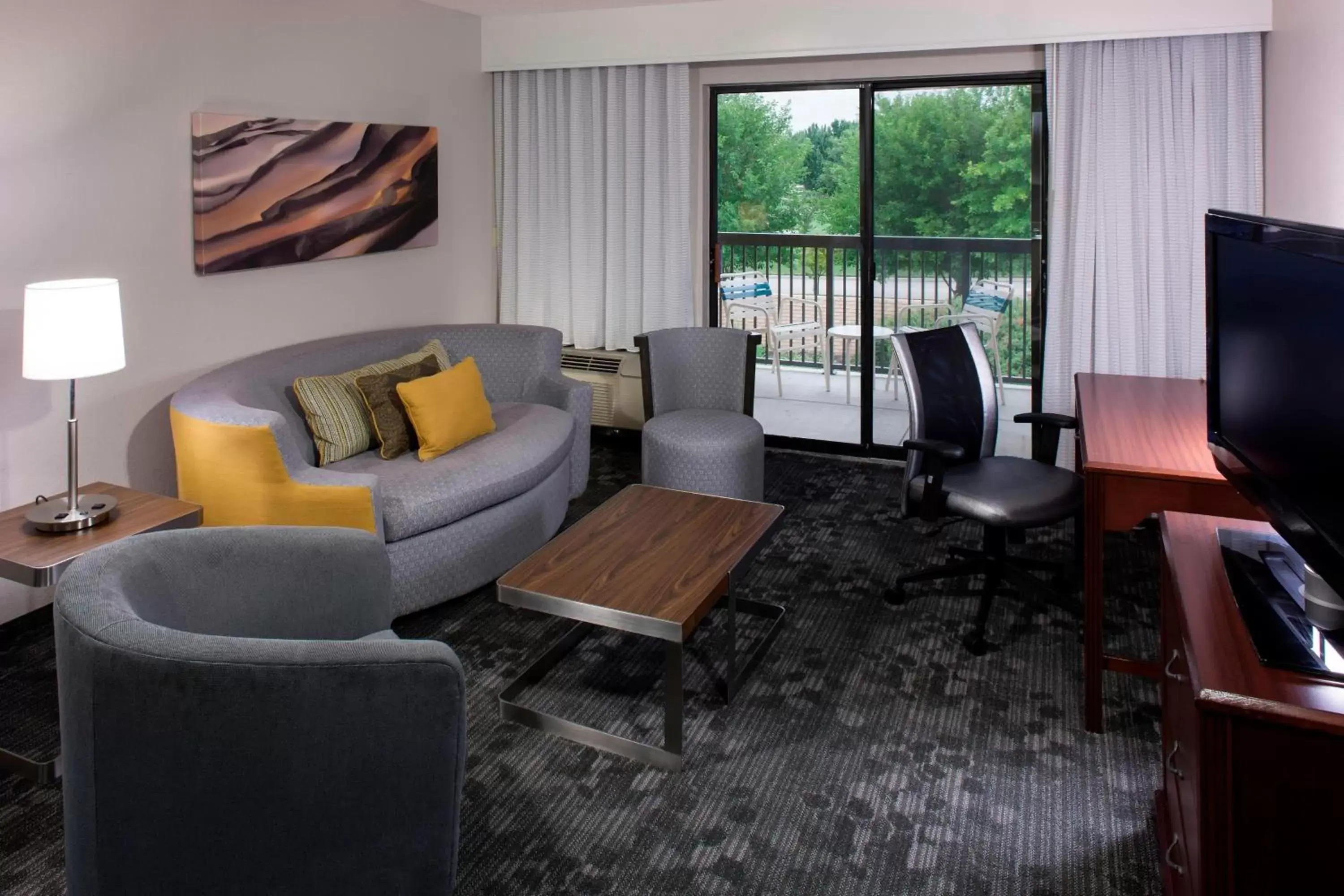 Living room, Seating Area in Courtyard by Marriott Wichita East