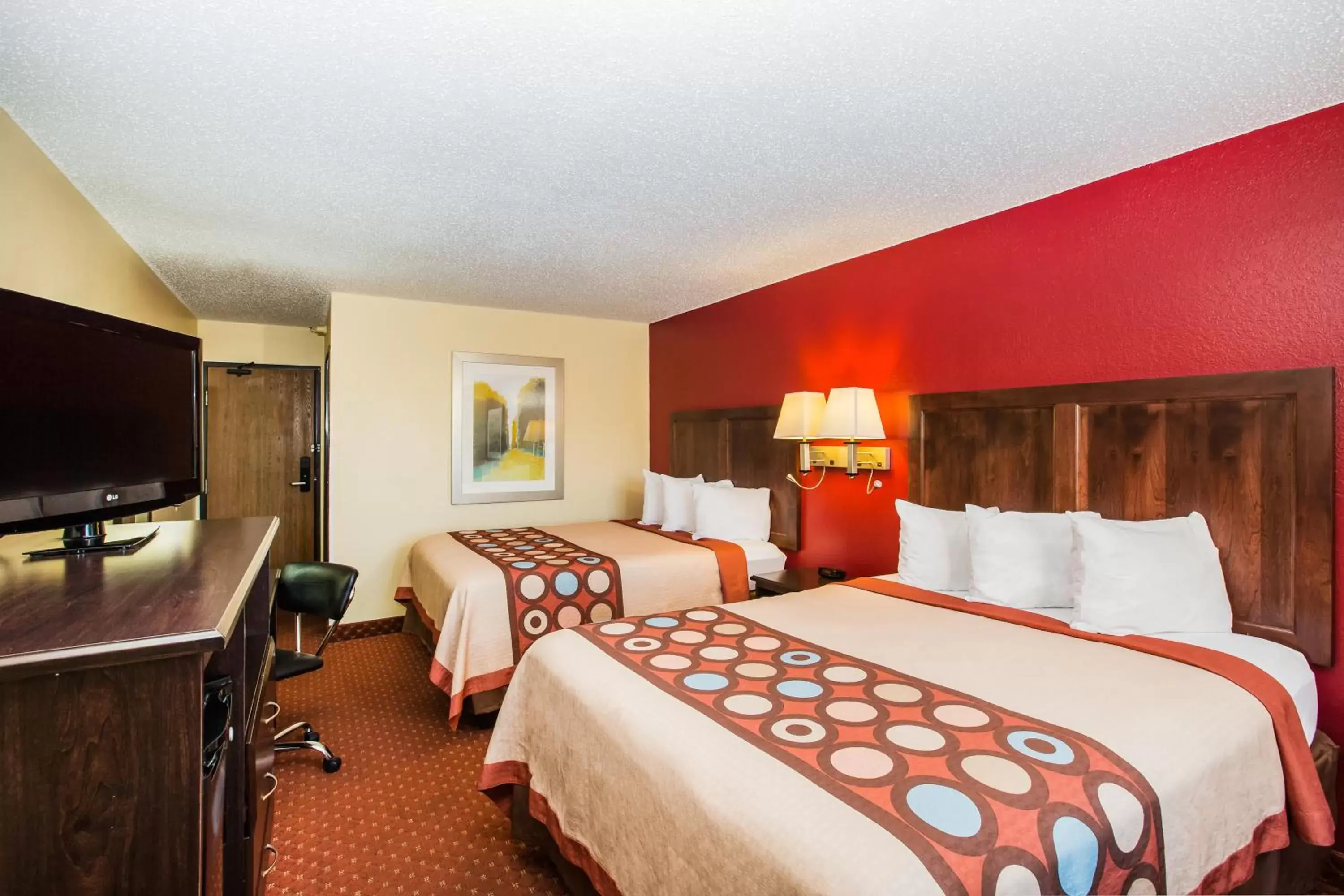 Photo of the whole room, Bed in Baymont by Wyndham Cedar Rapids