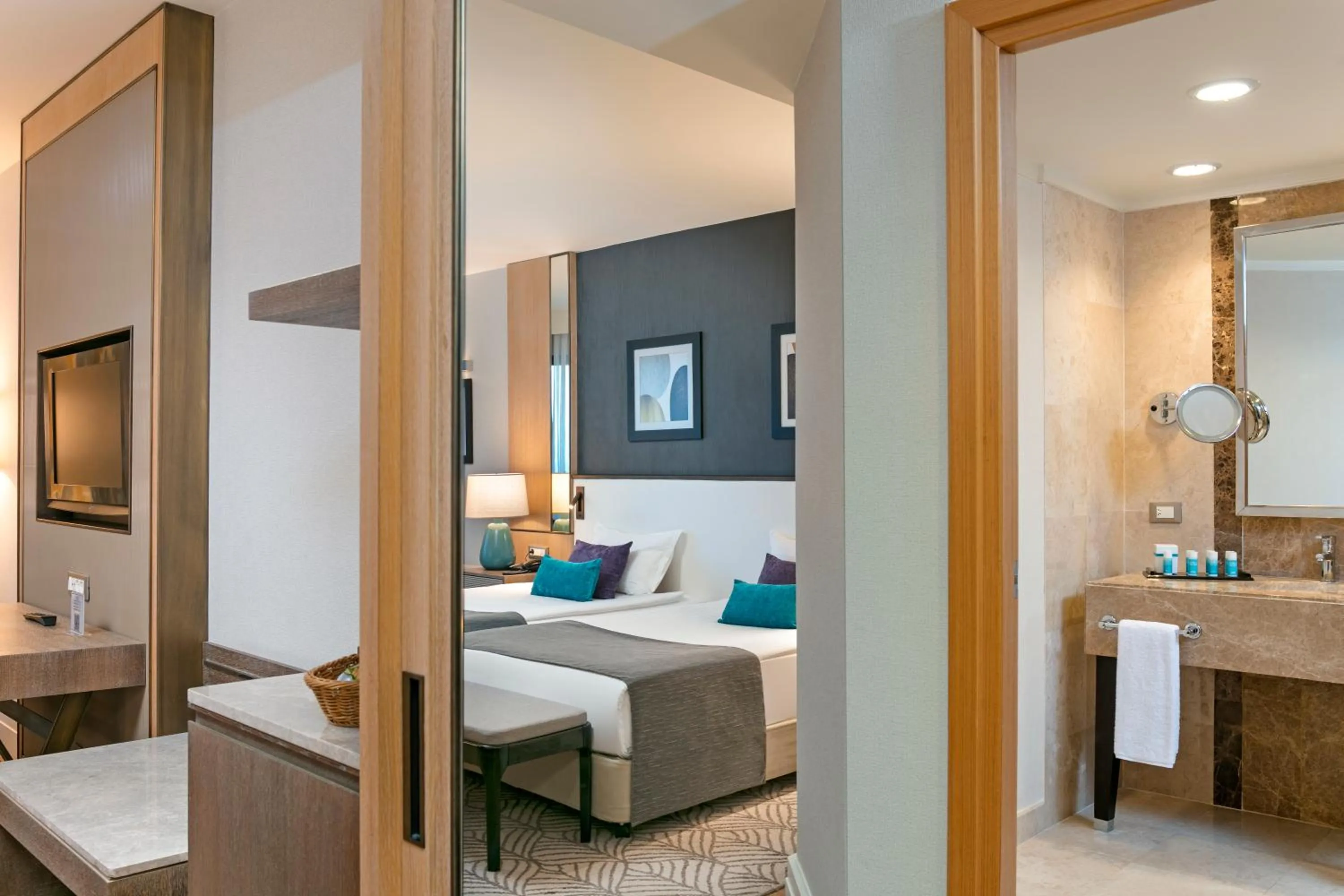 Bathroom, Bed in Susesi Luxury Resort