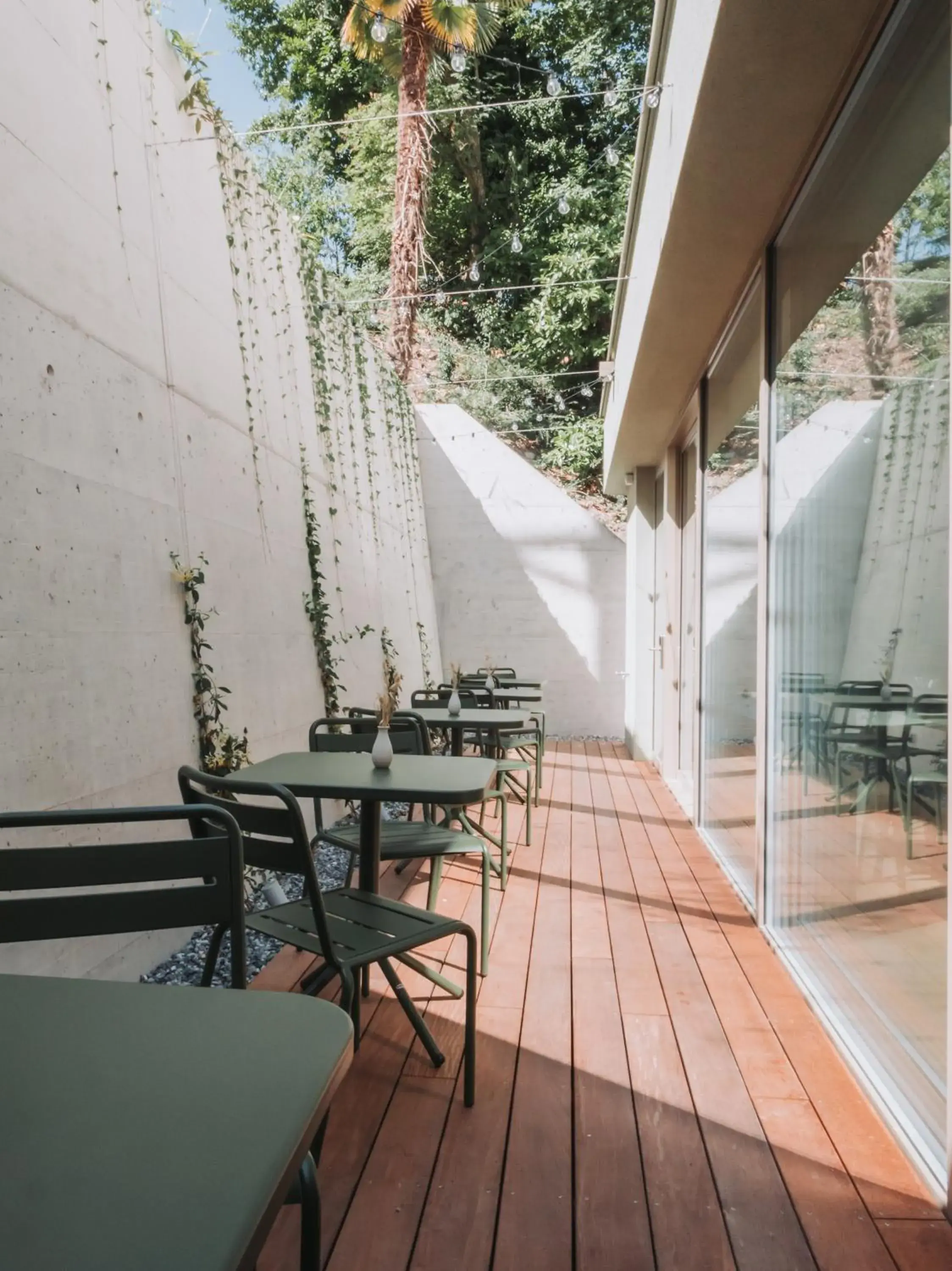 Restaurant/places to eat in Montreux Youth Hostel Restaurant/places to eat in Montreux Youth Hostel