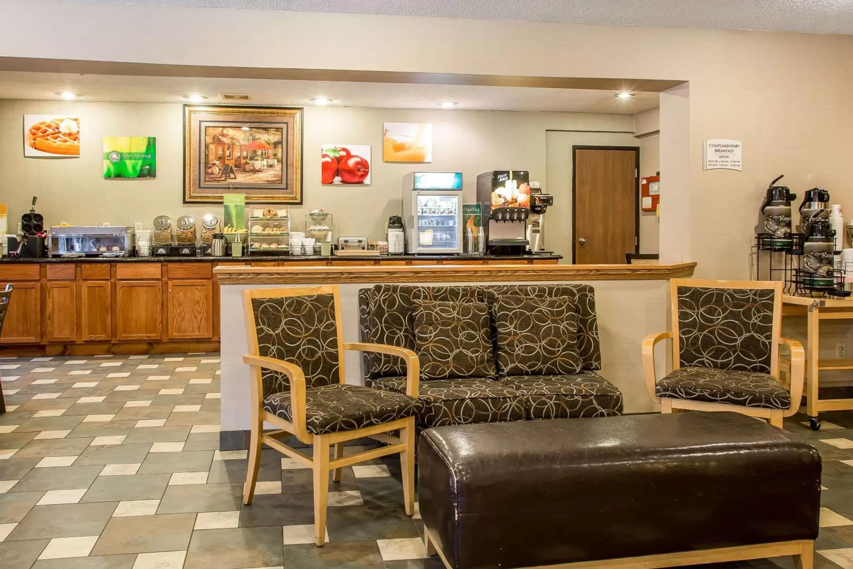 Dining area in Quality Inn & Suites Marinette