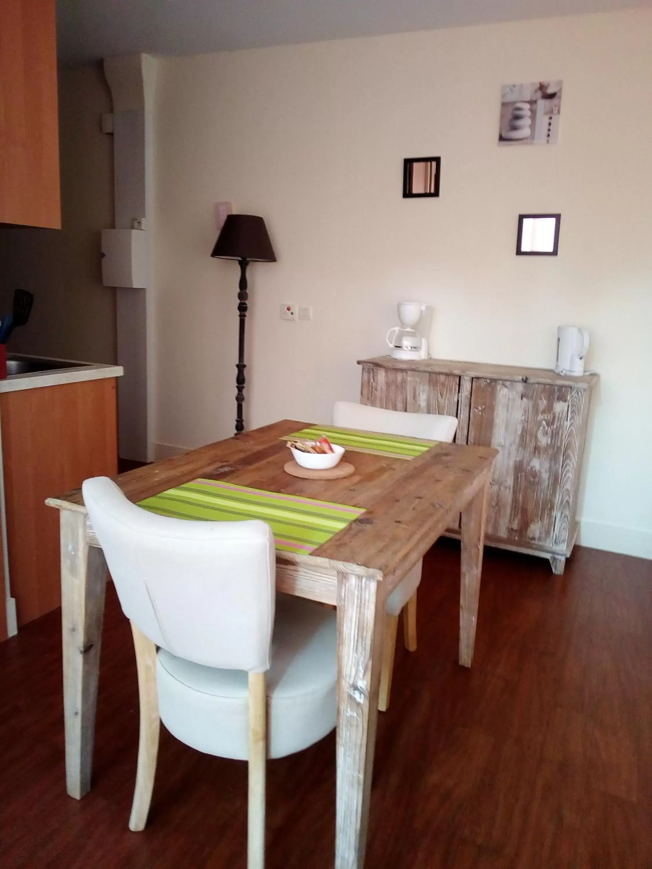 Kitchen or kitchenette, Dining Area in Résidence La Providence ZENAO Lisieux