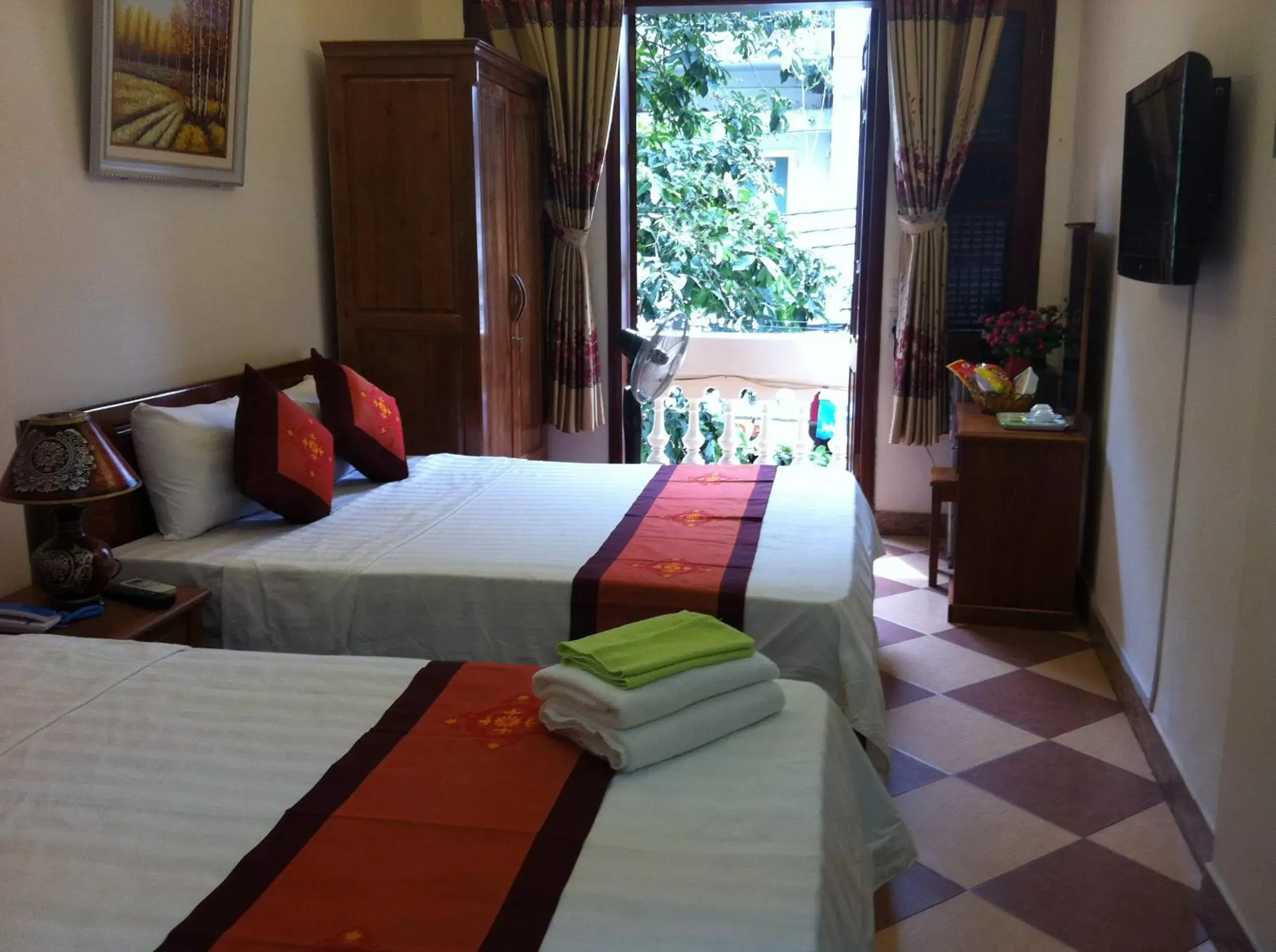 Photo of the whole room, Bed in Hanoi Ecogreen Hostel