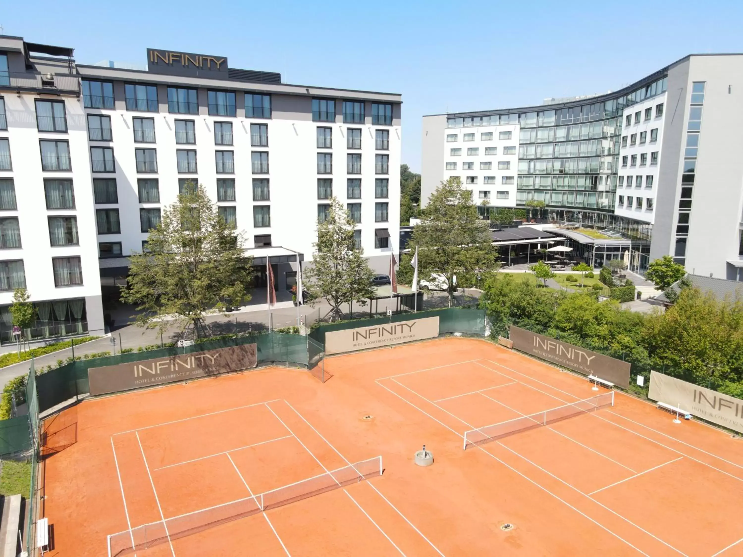 Facade/entrance, Tennis/Squash in Infinity Hotel & Conference Resort Munich