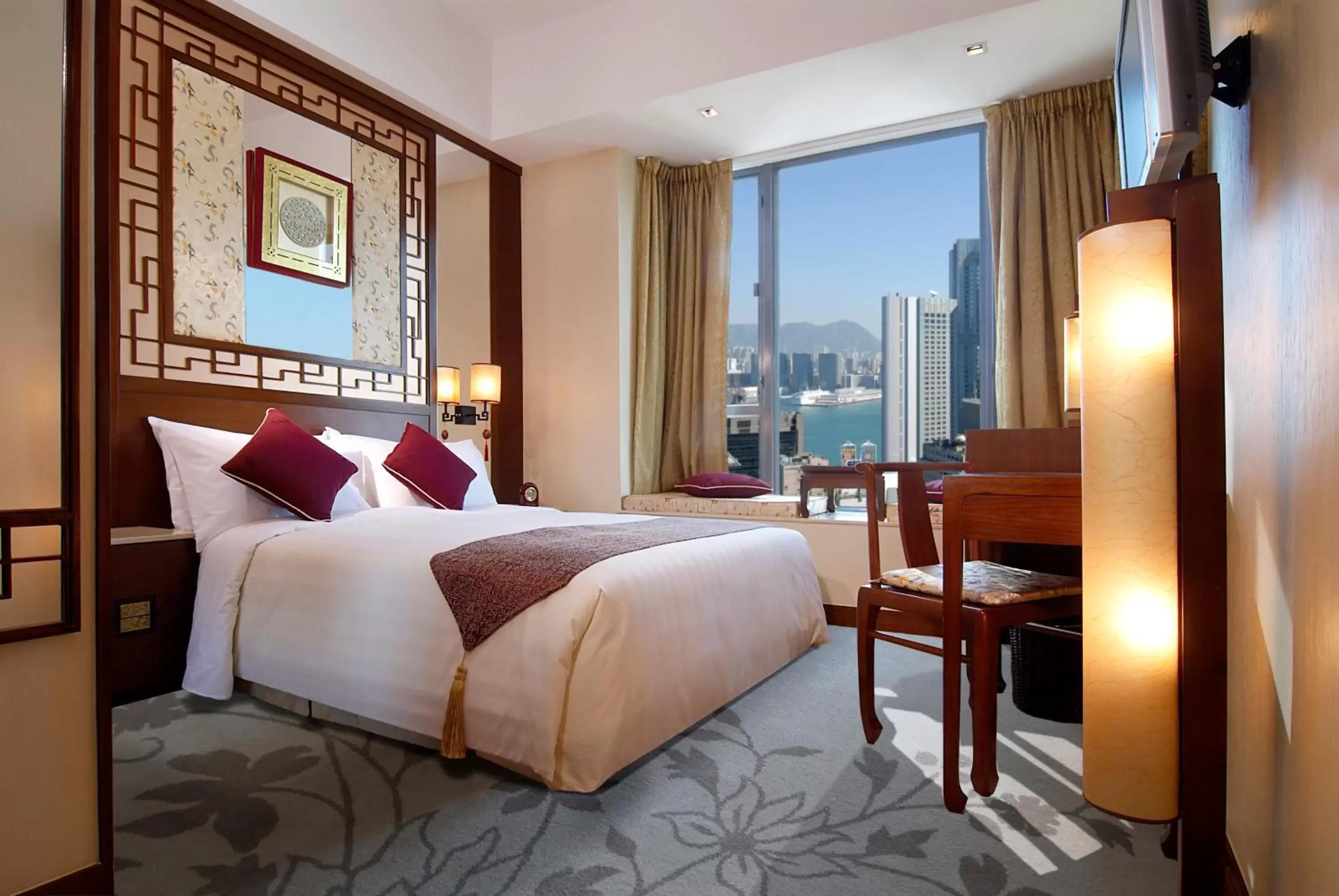 Shower, Bed in Lan Kwai Fong Hotel - Kau U Fong