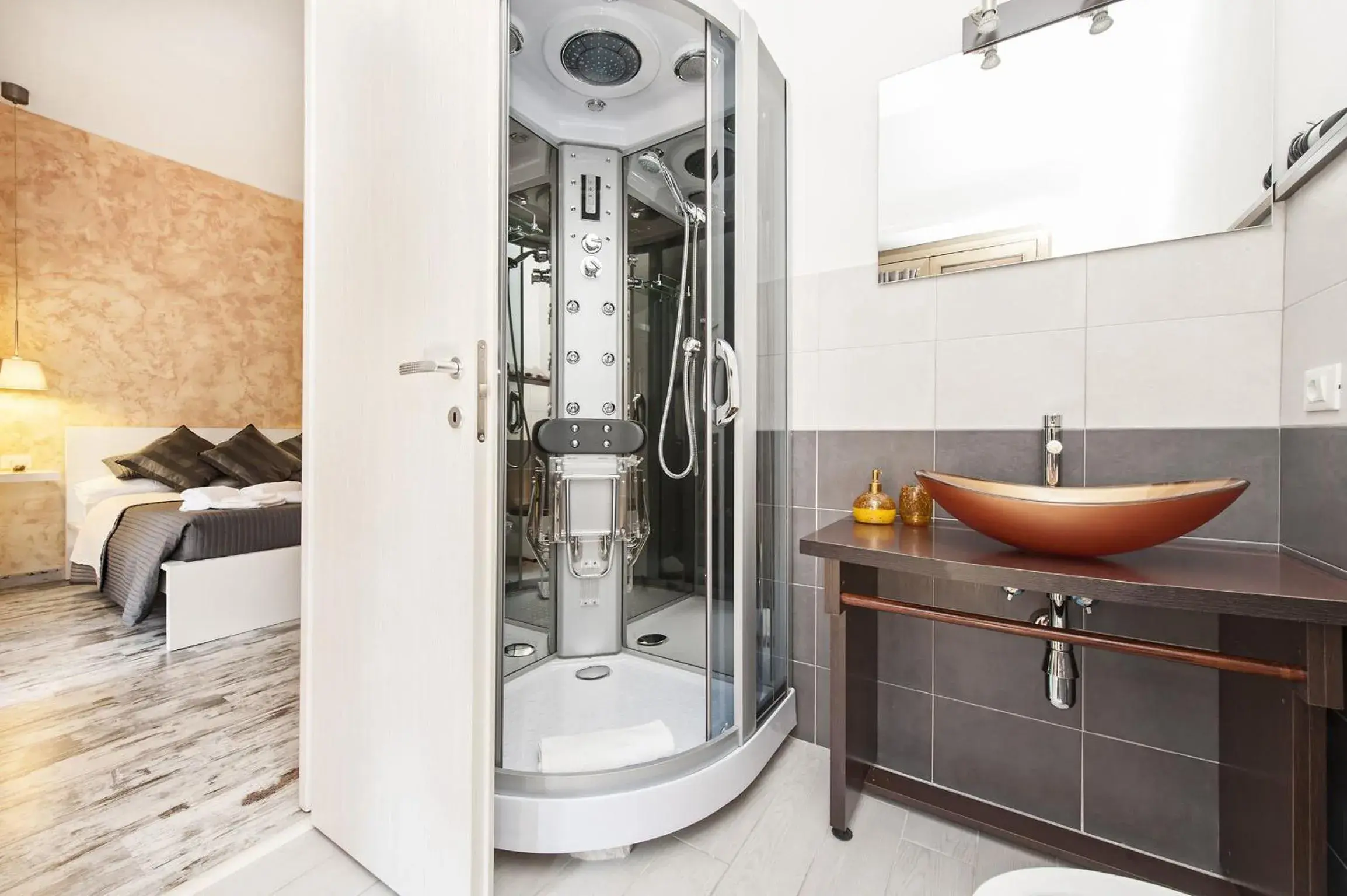 Shower, Bathroom in De Guestibus