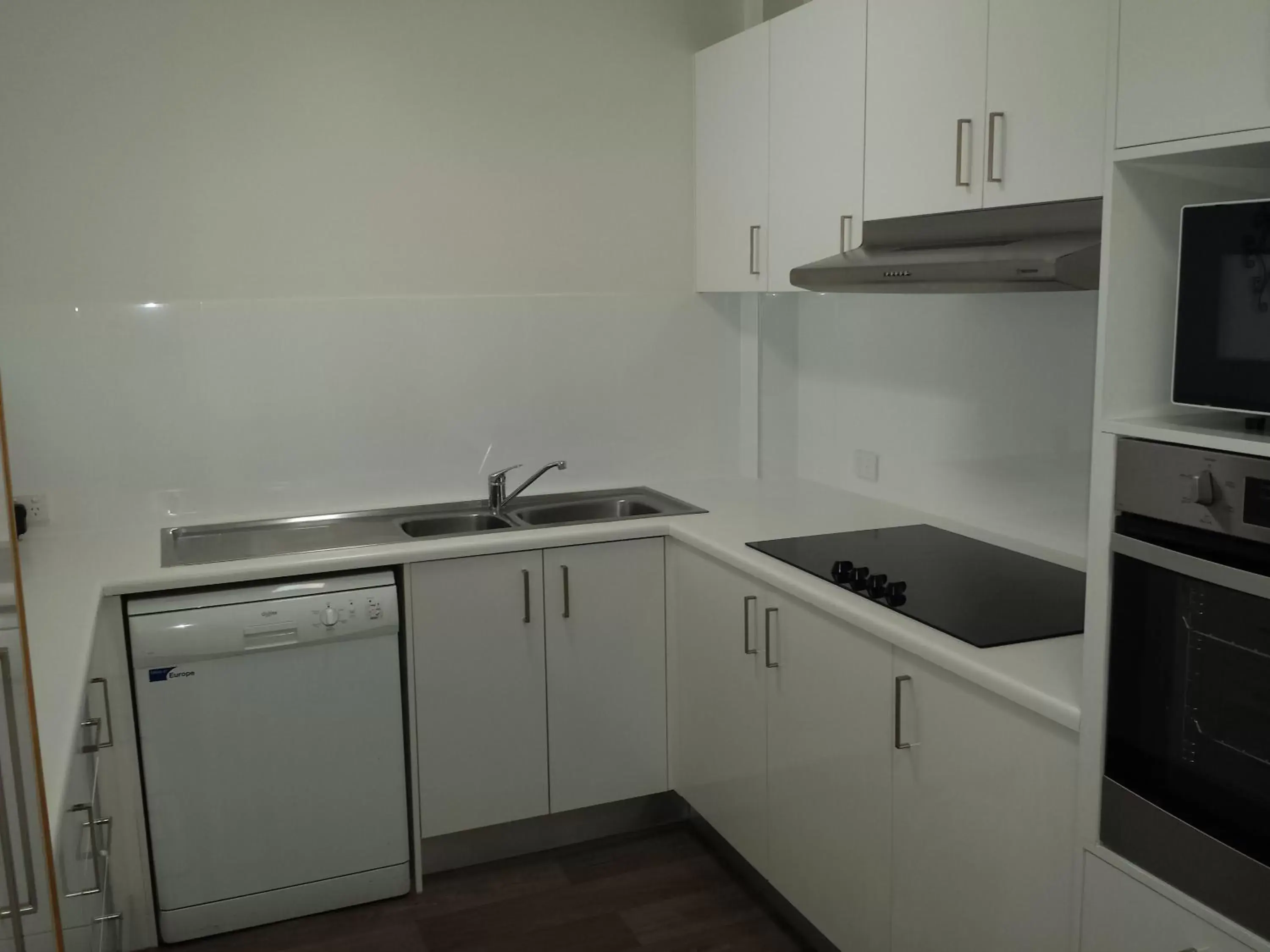 Kitchen or kitchenette, Kitchen/Kitchenette in Kirribilli Apartments