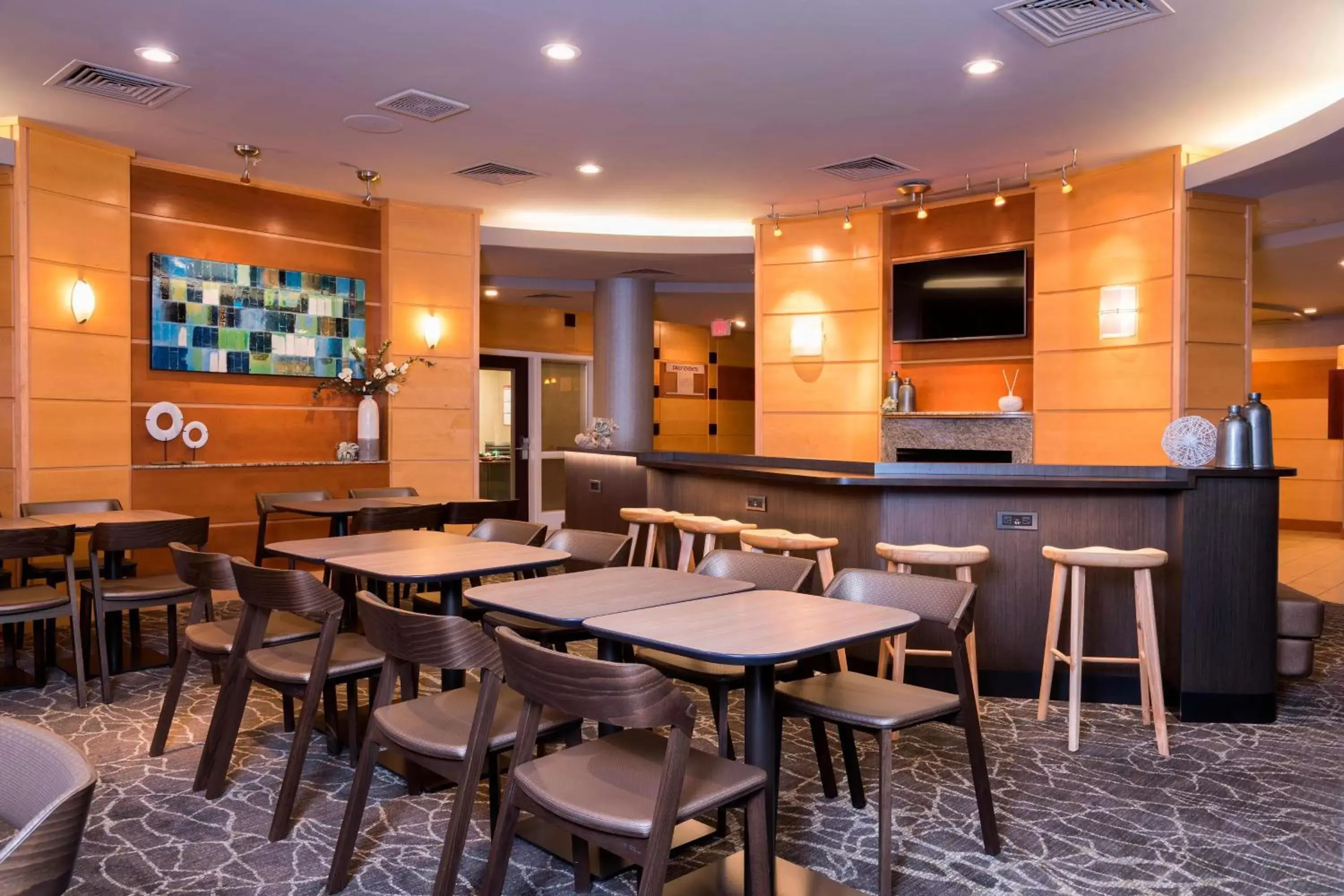 Lobby or reception, Lounge/Bar in SpringHill Suites Midland