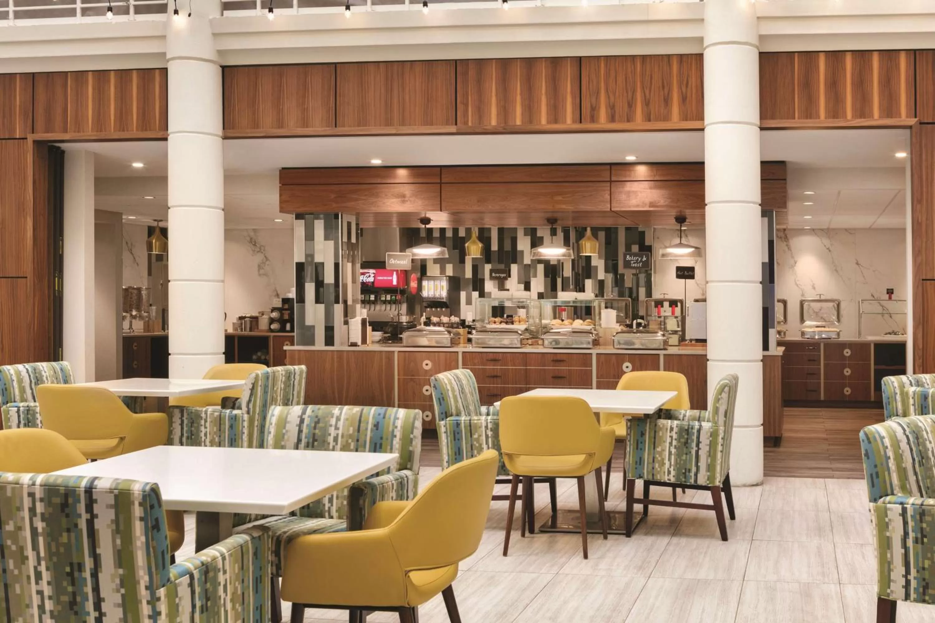 Dining area in Embassy Suites by Hilton Richmond