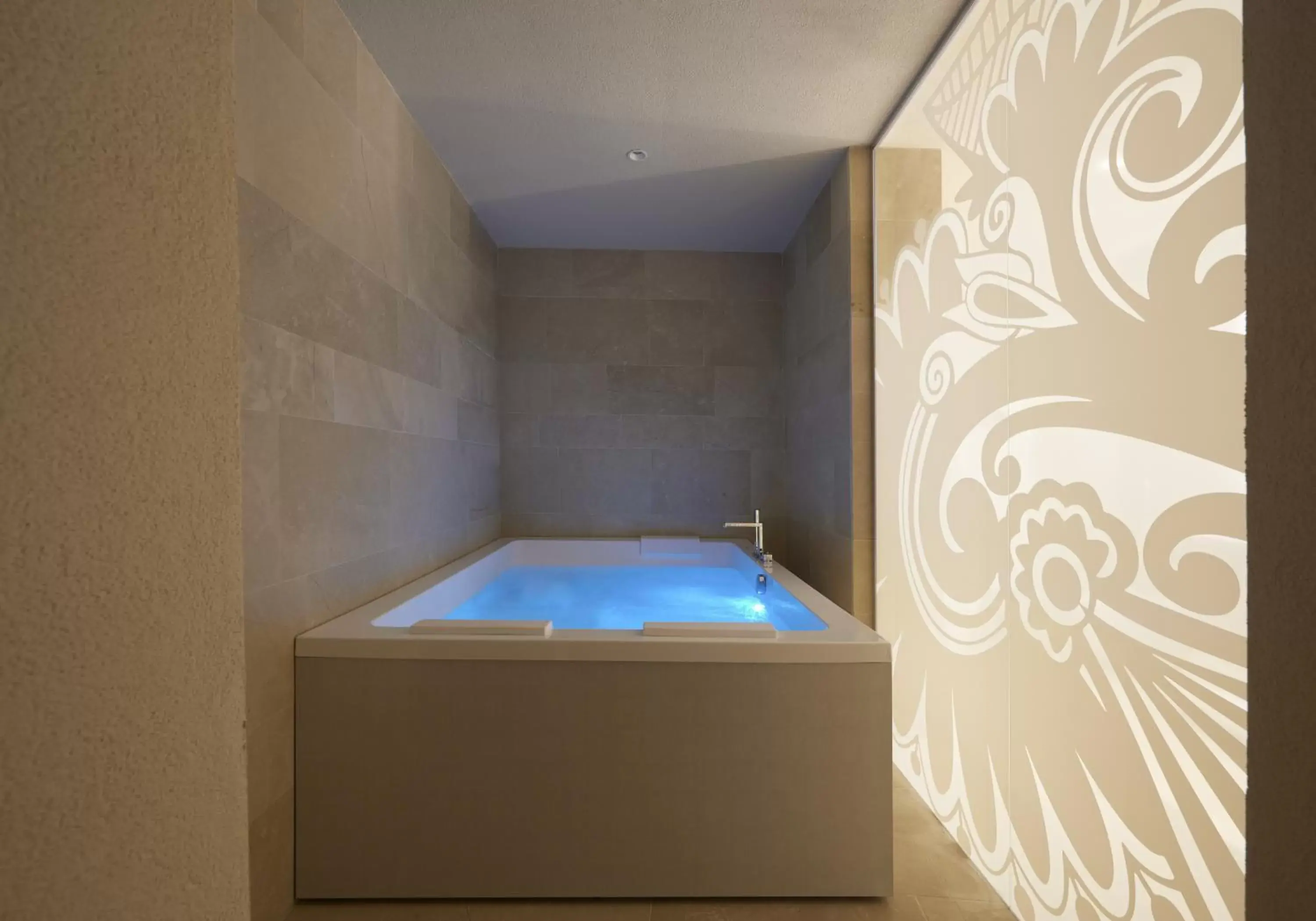 Hot Tub in Palazzo Gatto Art Hotel & SPA - BW Premier Collection