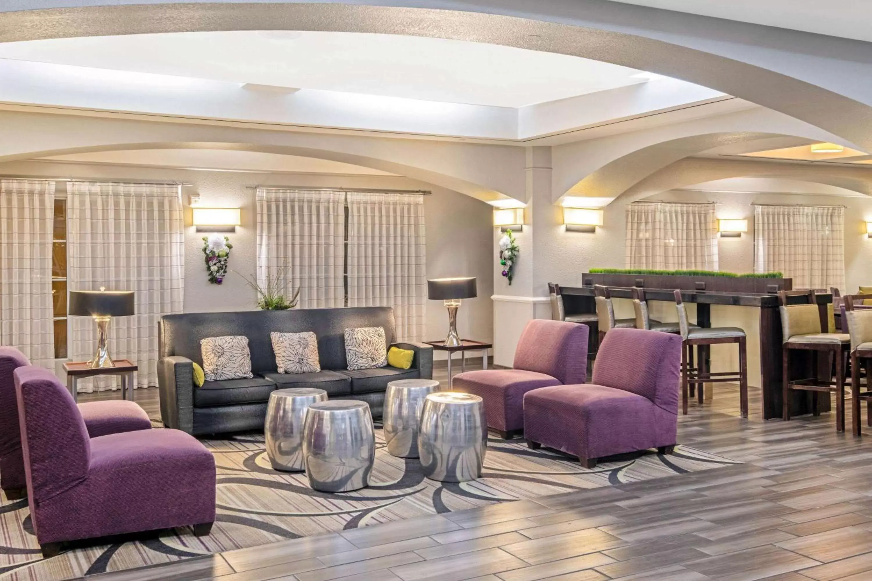 Lobby or reception, Seating Area in La Quinta by Wyndham San Antonio Airport