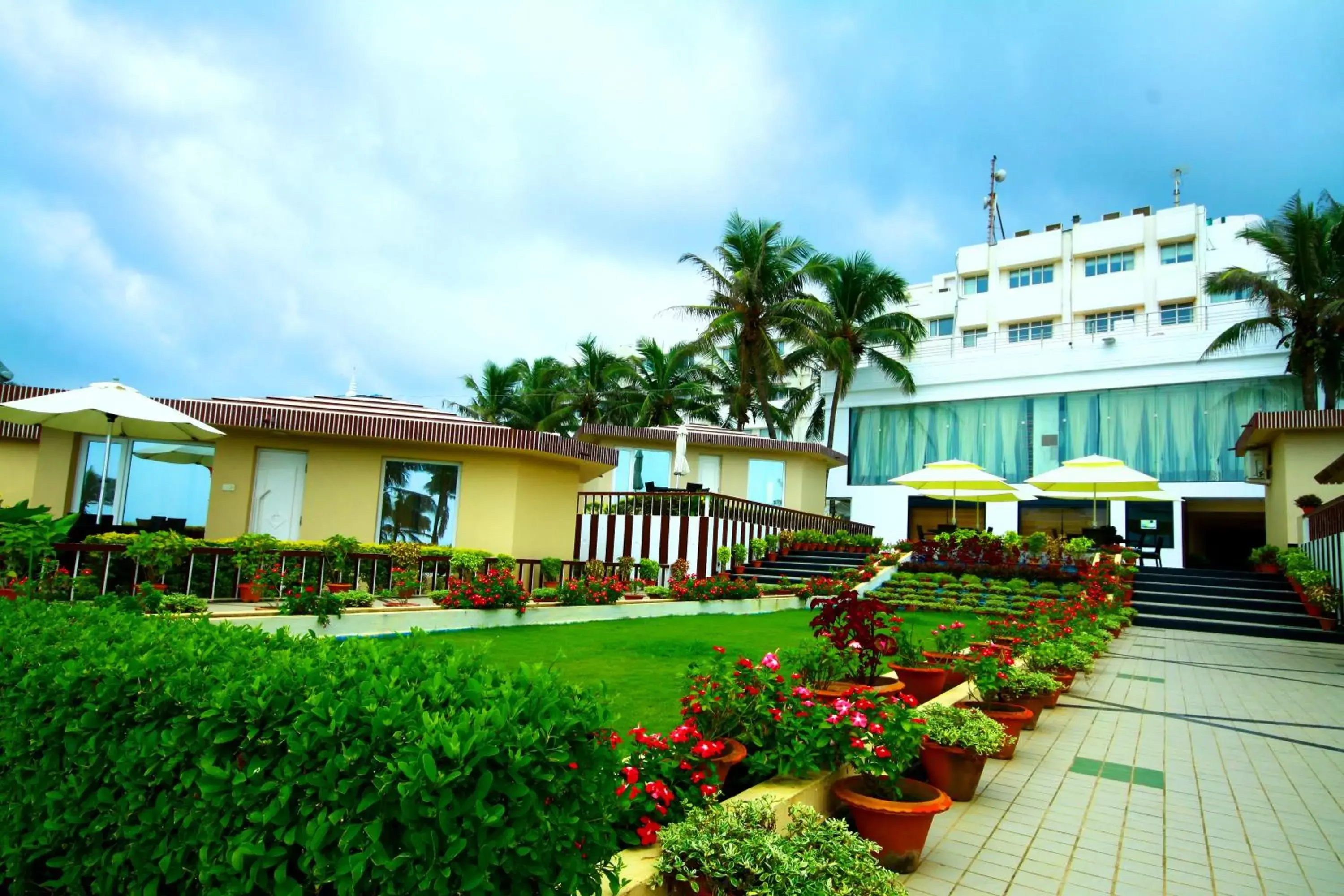 Garden, Property Building in Hotel Holiday Resort