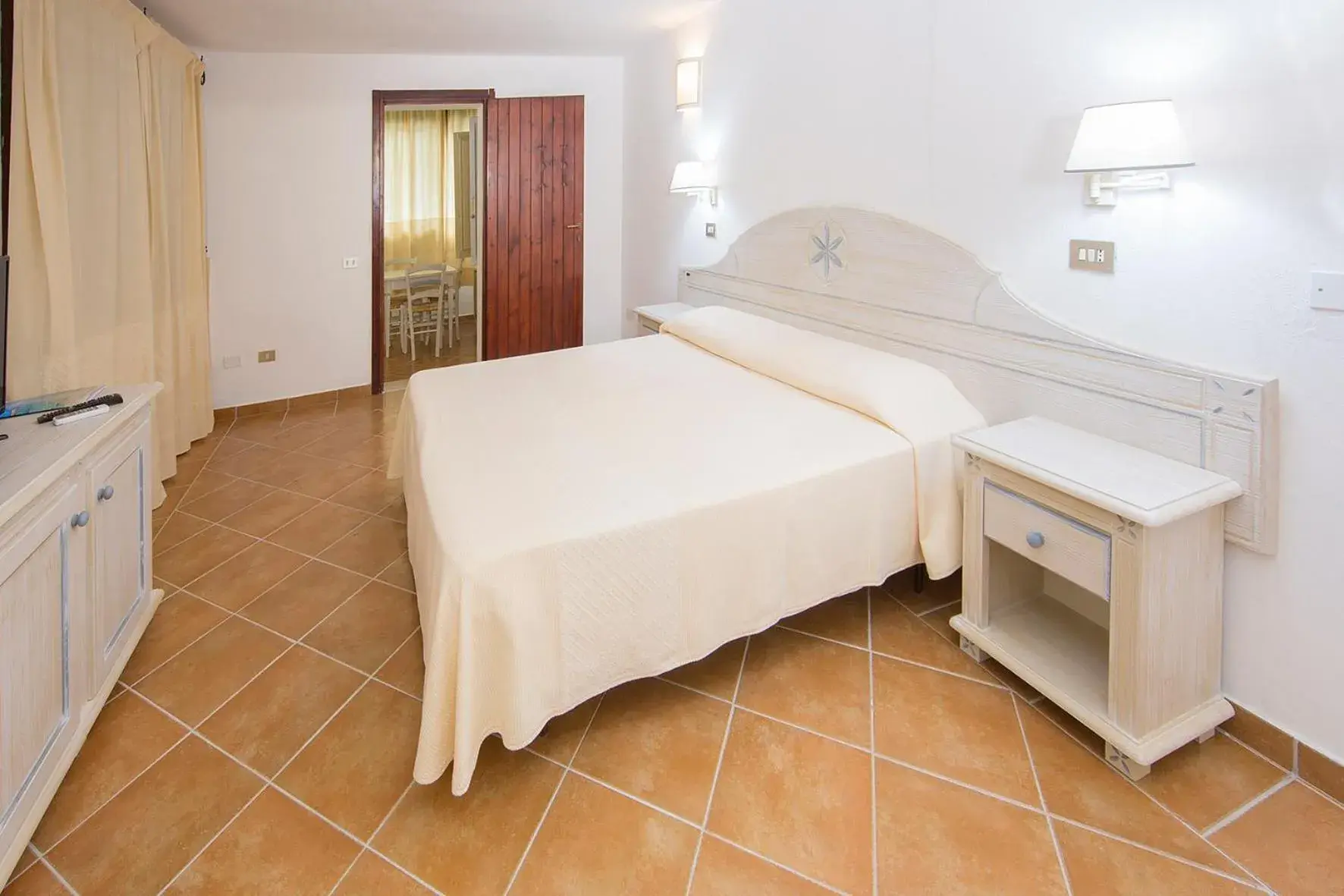 Bed in Colonna Beach Hotel