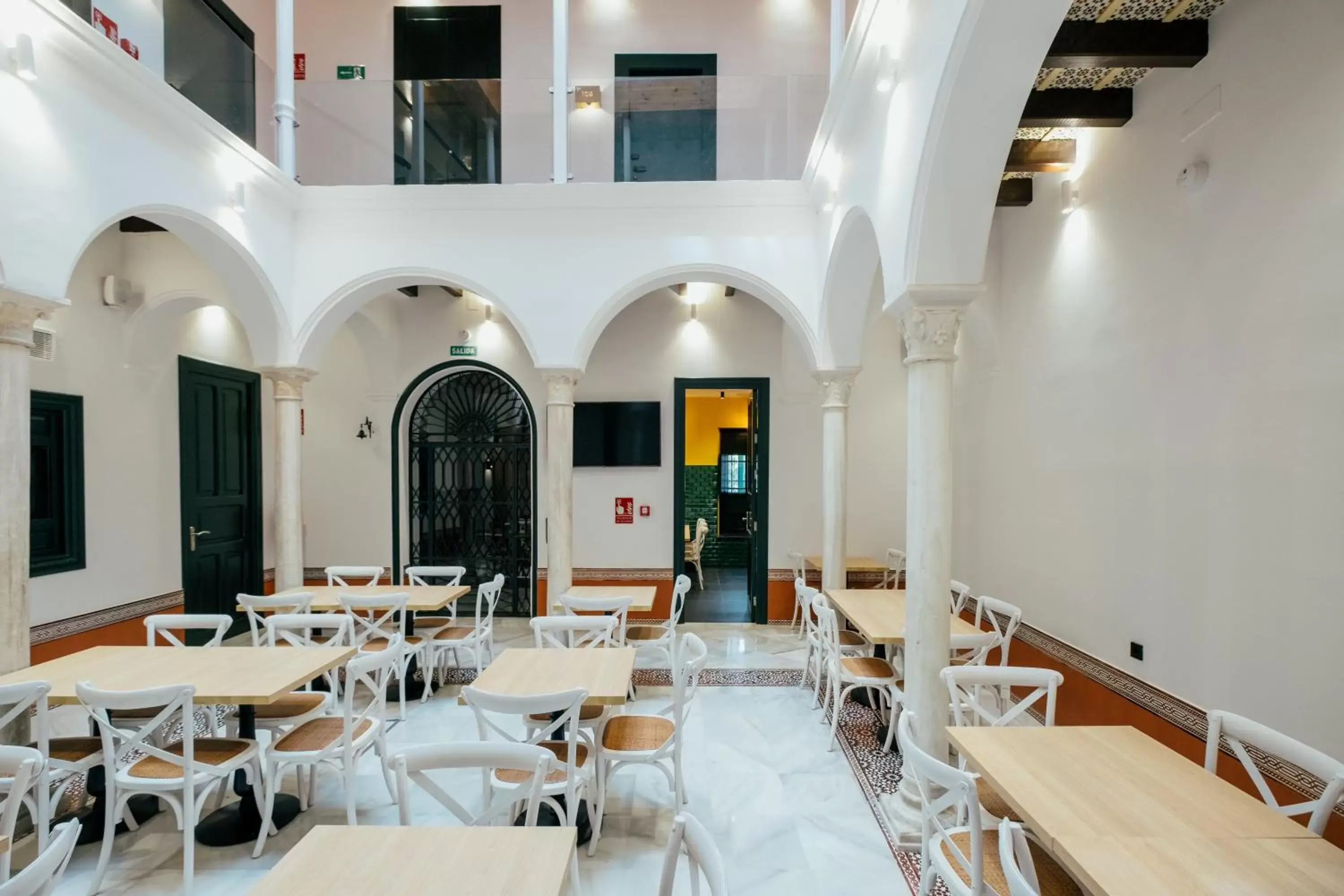 Communal lounge/ TV room, Restaurant/Places to Eat in Hotel Cetina Sevilla