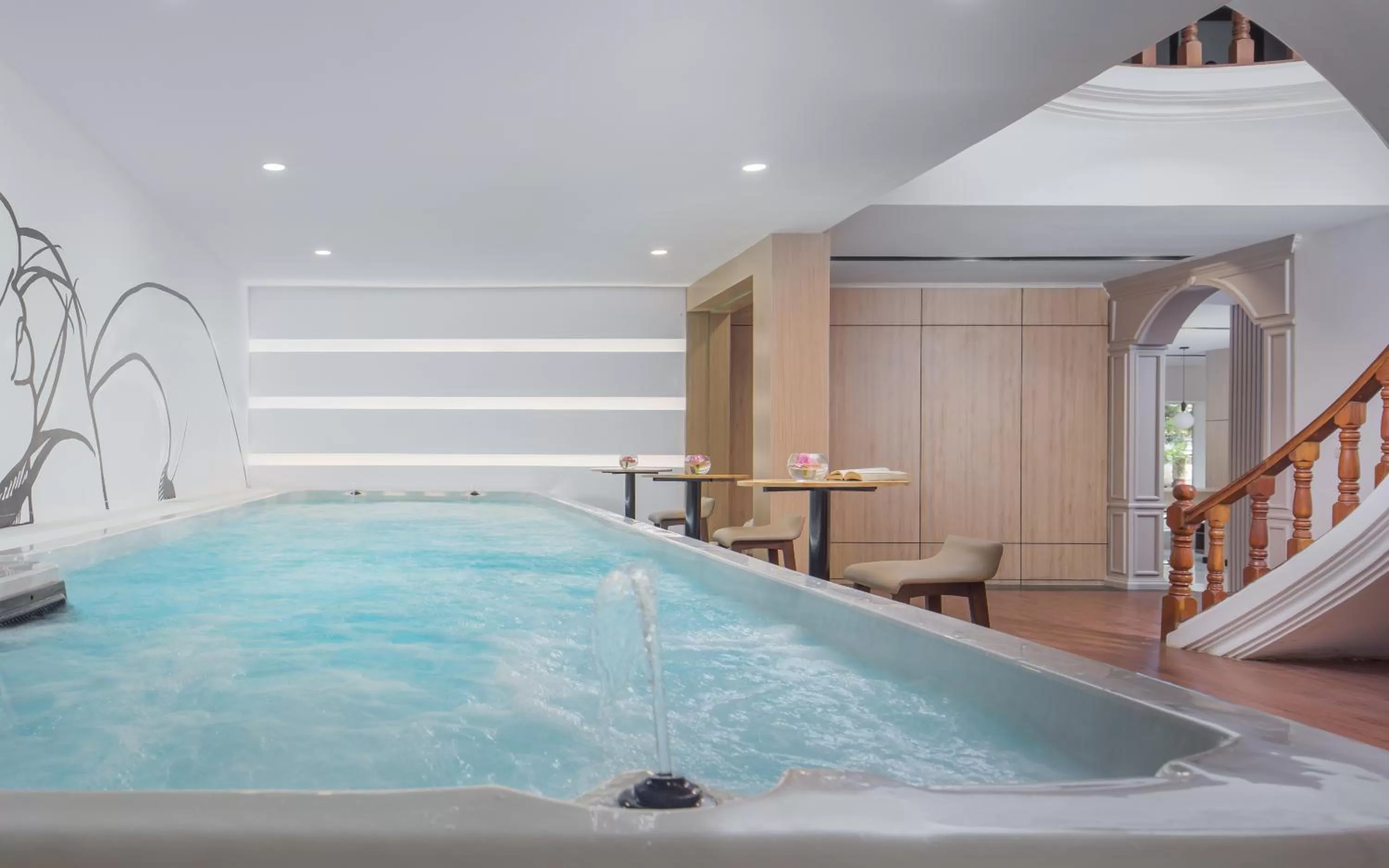 Swimming pool in Altos Hotel