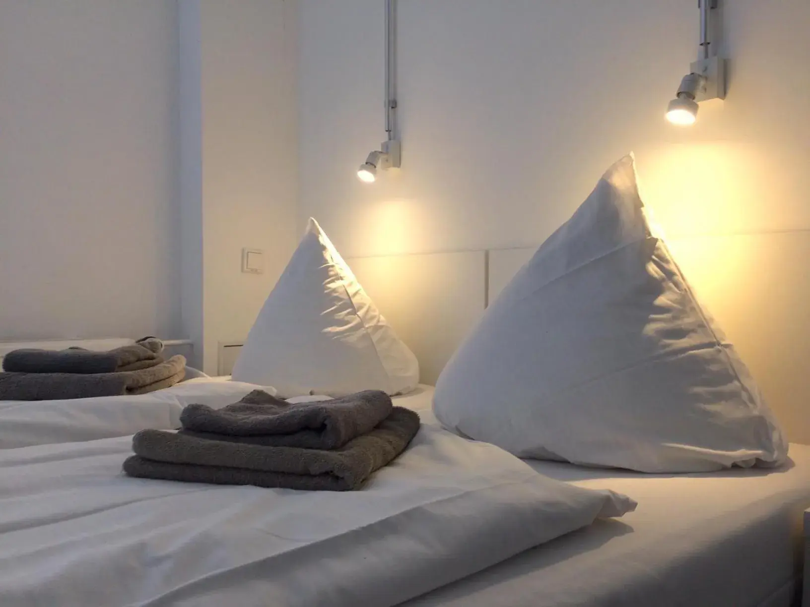 Bedroom, Bed in BNB near Brandenburg Gate - Rooms & Apartments