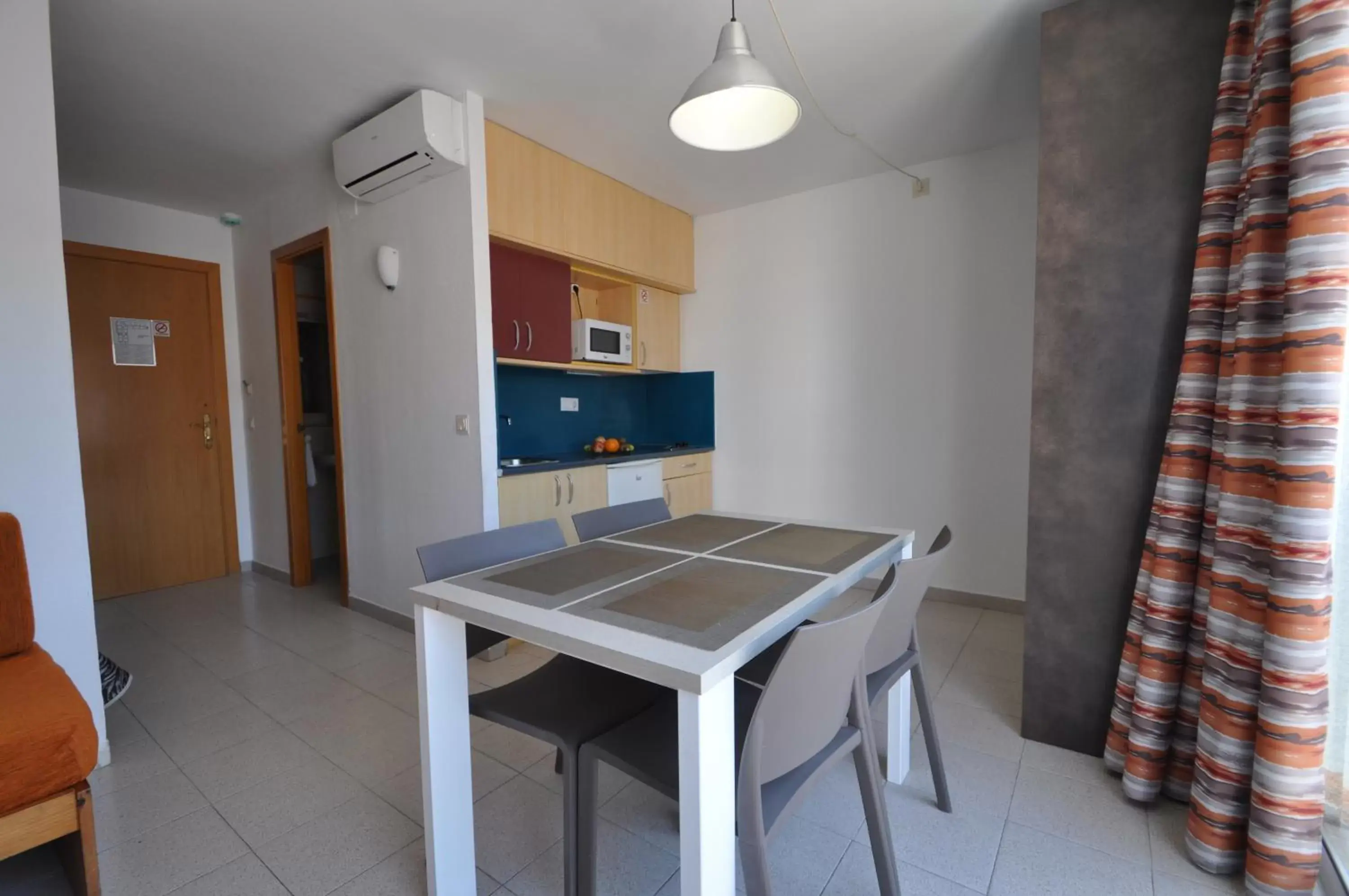 Kitchen or kitchenette, Dining Area in Aparthotel Safari
