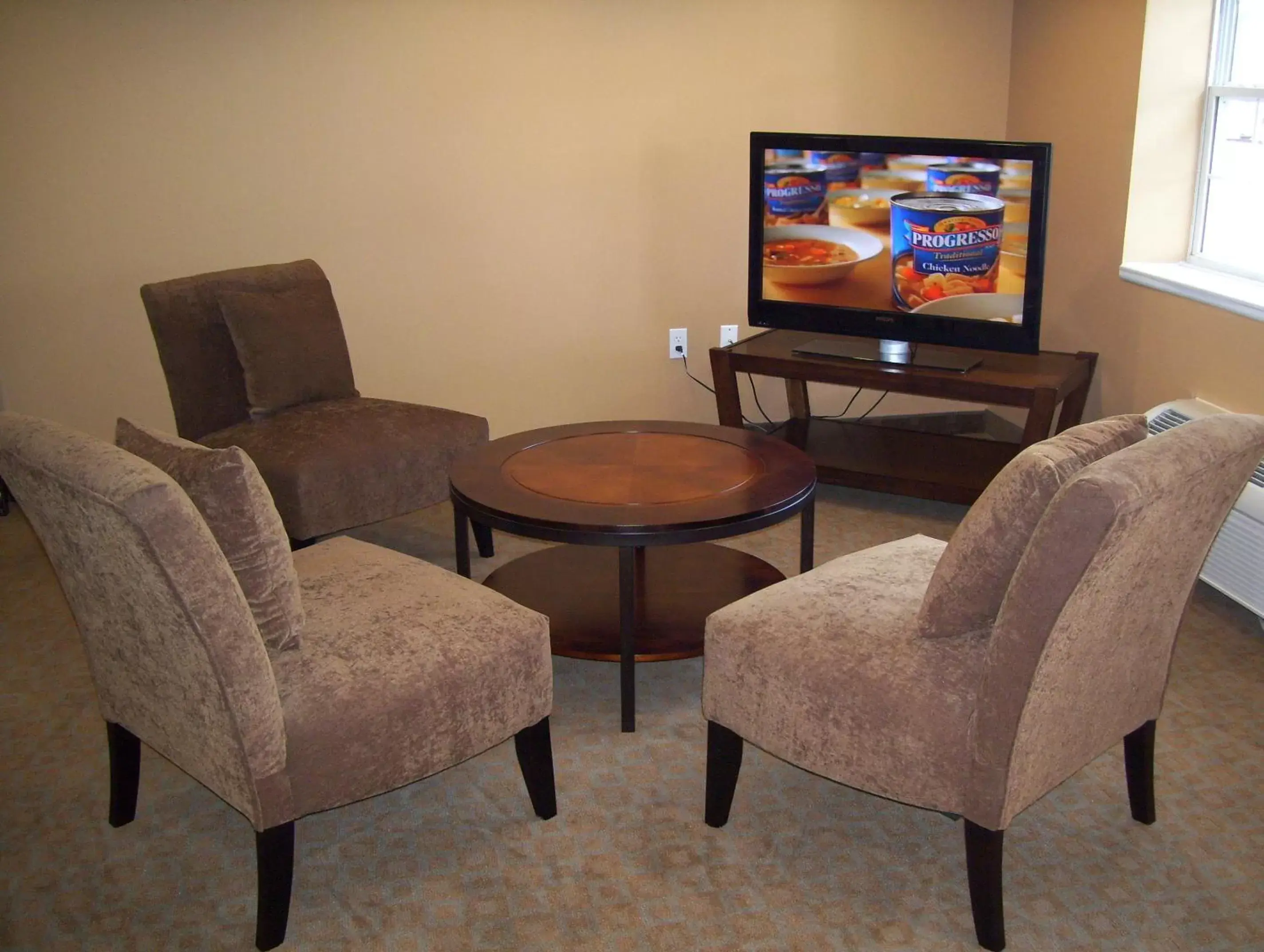 Property building, Lounge/Bar in Microtel Inn & Suites Quincy by Wyndham