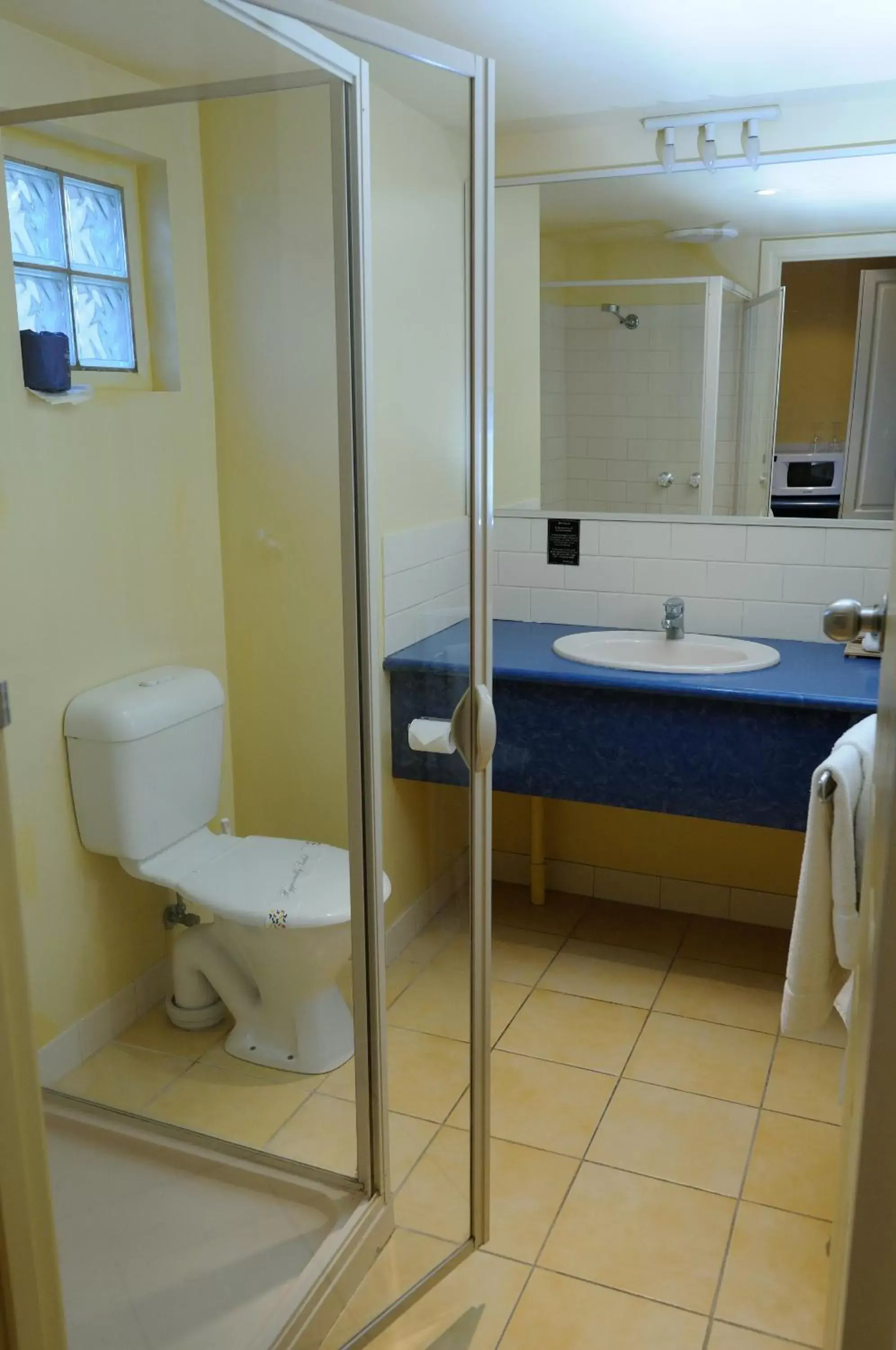 Bathroom in Ashmont Motel and Apartments