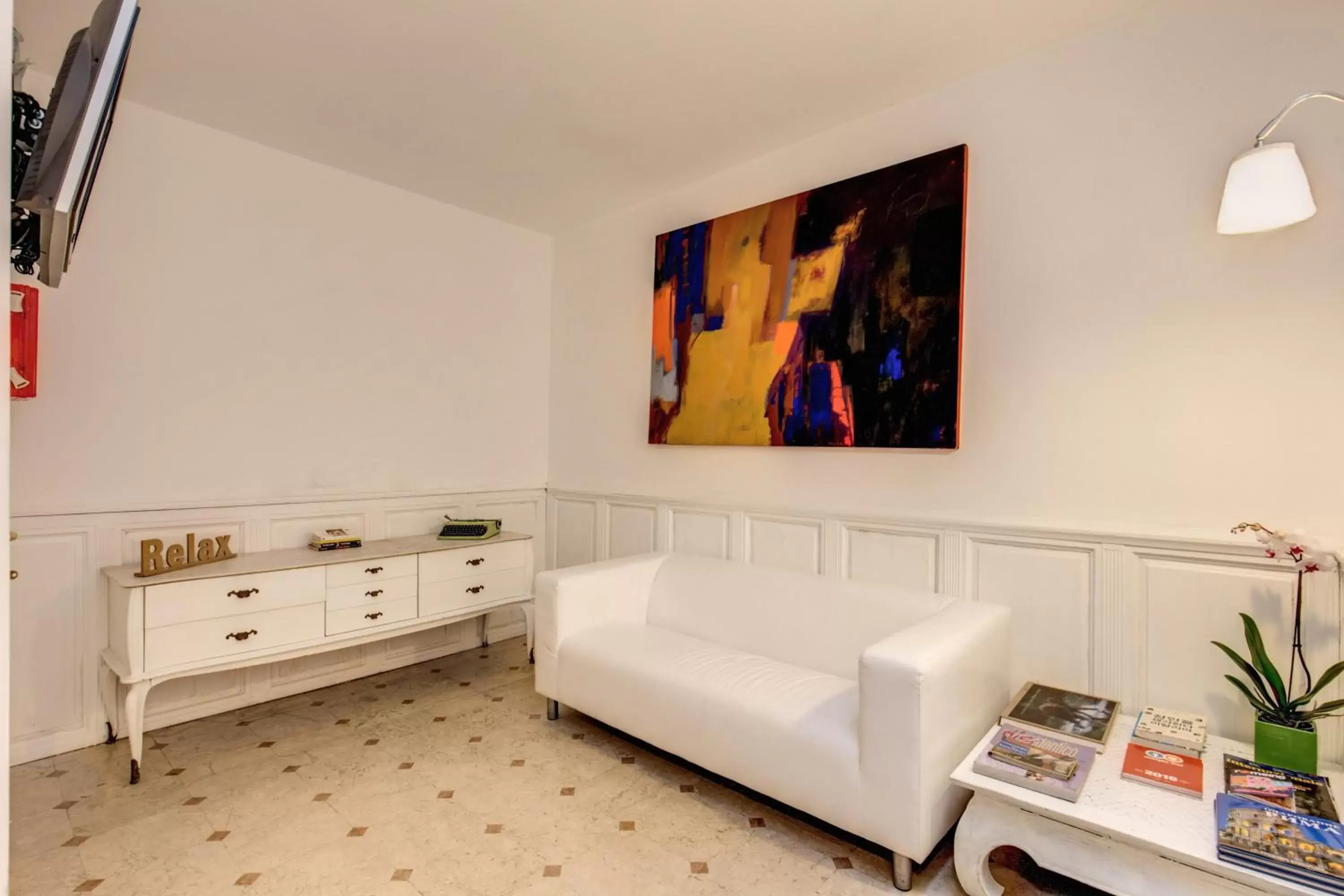 Communal lounge/ TV room, Seating Area in Hotel Cinquantatre