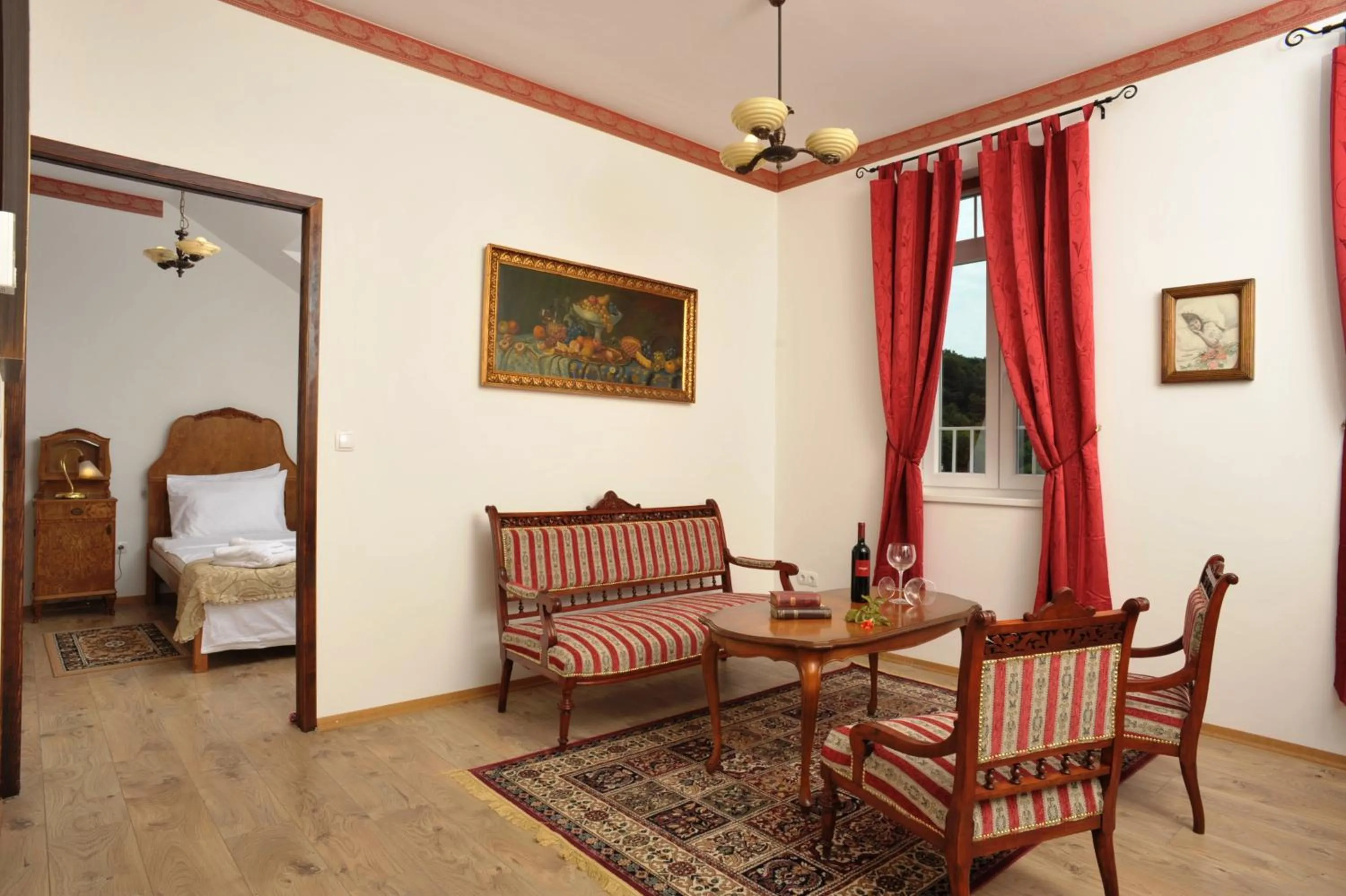 Living room, Bed in Hotel Puntijar