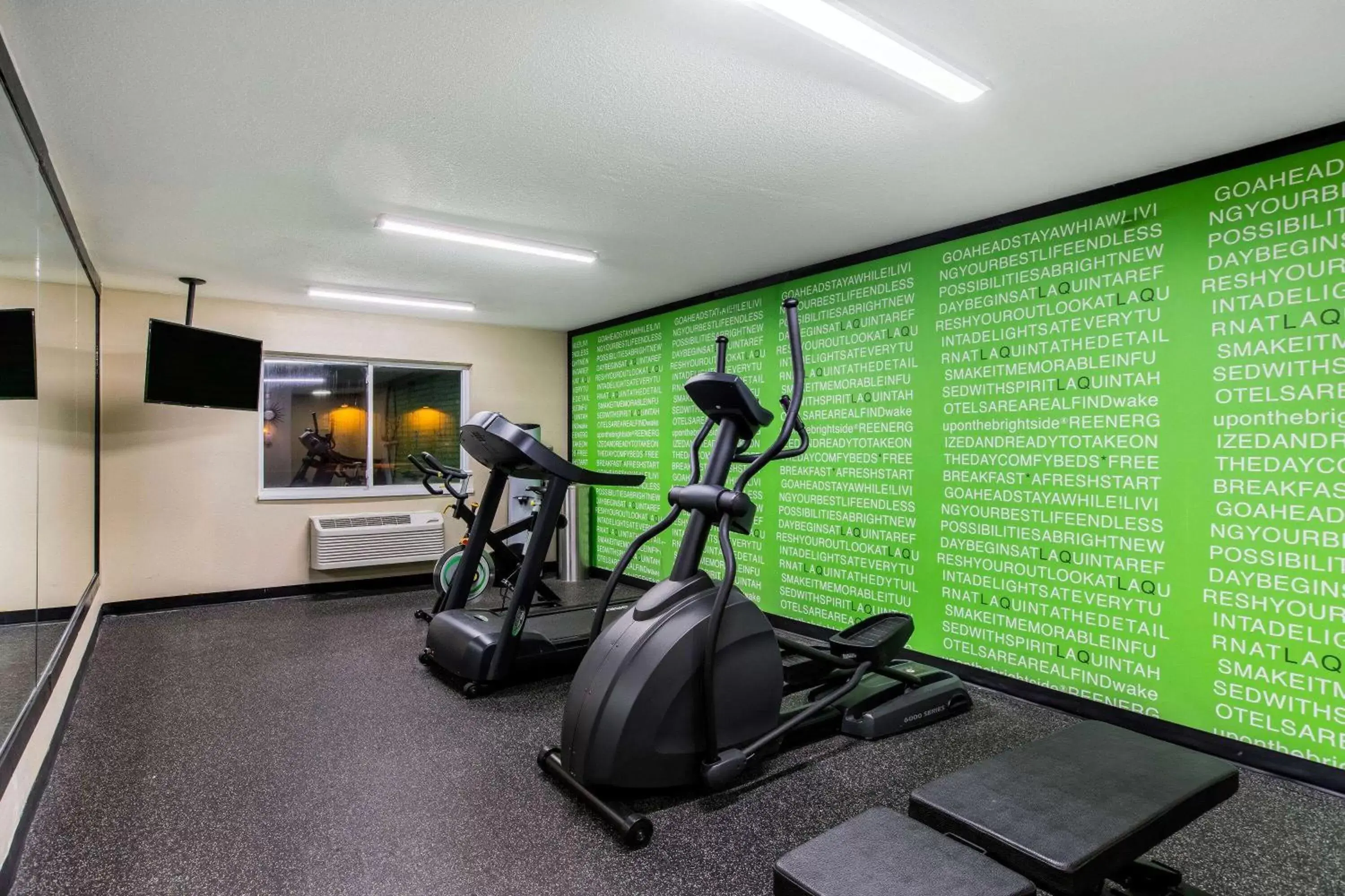 Fitness centre/facilities, Fitness Center/Facilities in La Quinta Inn & Suites by Wyndham Emporia