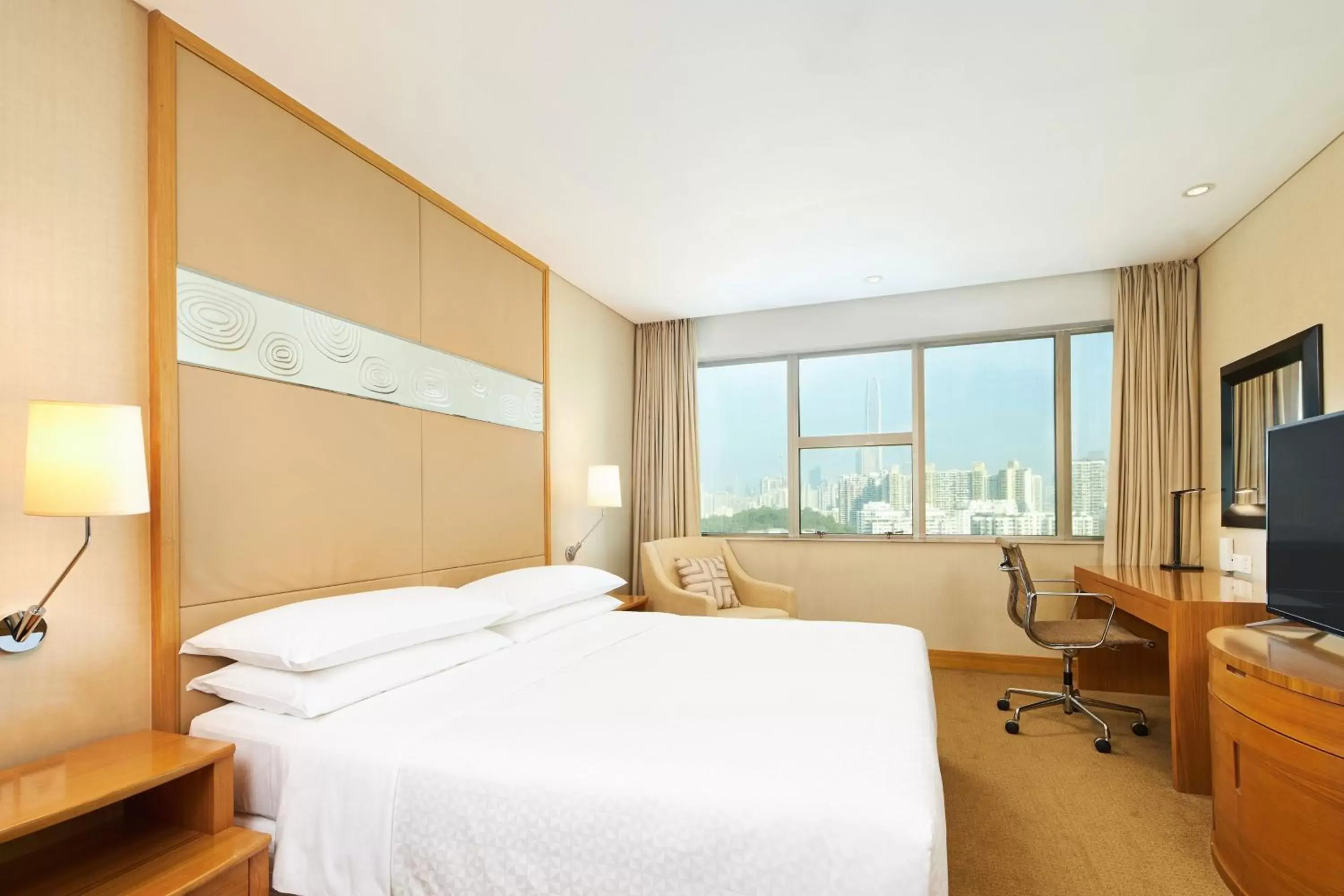 Photo of the whole room, Bed in Four Points by Sheraton Shenzhen